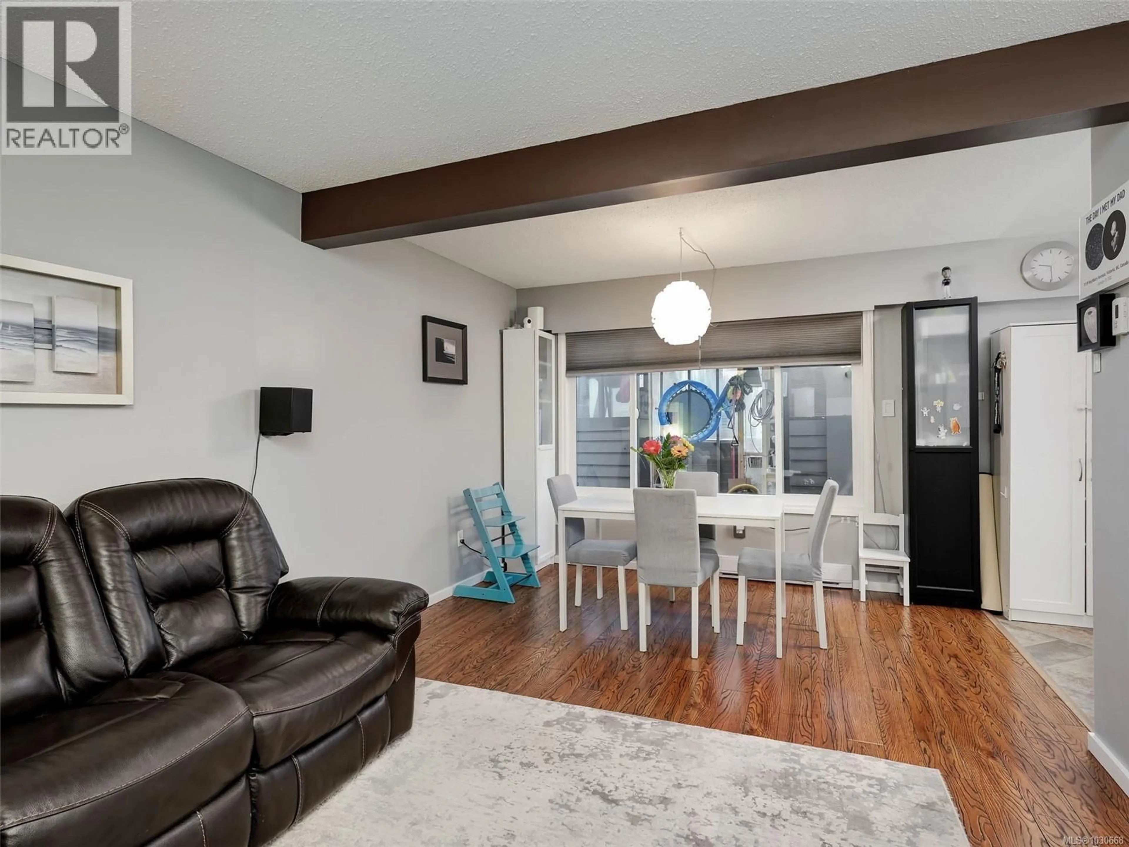 Living room with furniture, wood/laminate floor for 1119 WYCHBURY AVENUE, Esquimalt British Columbia V9A5K9