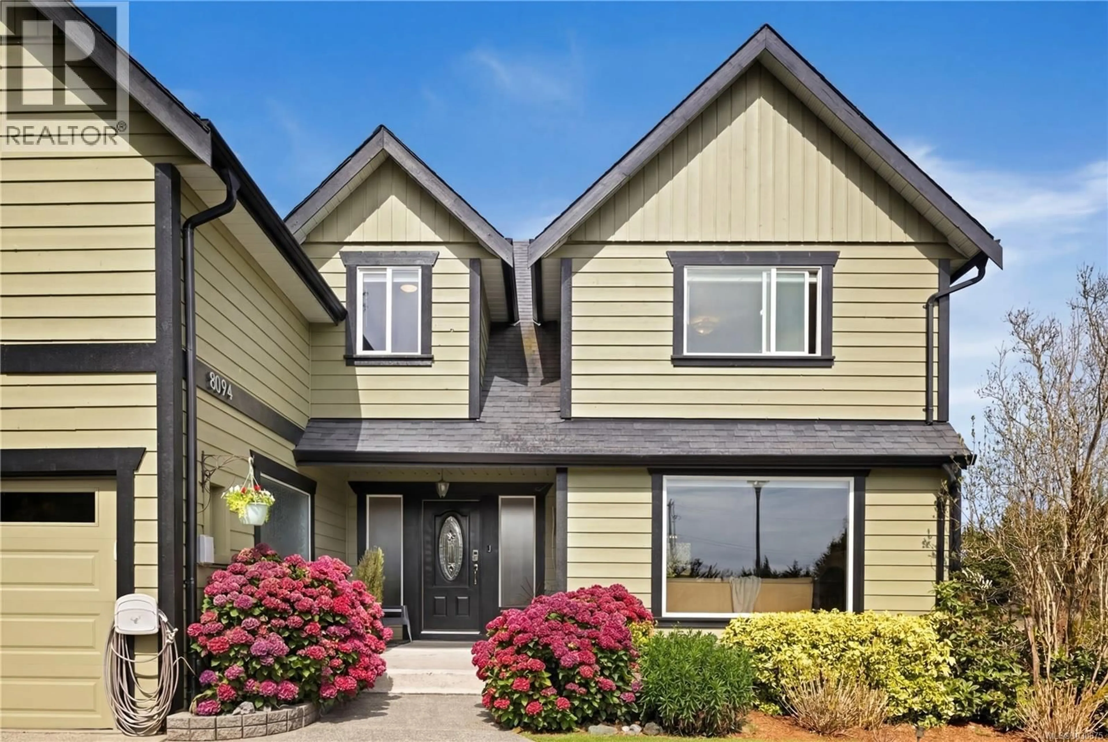 Home with vinyl exterior material, street for 8094 JEWETT PLACE, Central Saanich British Columbia V8M1K1