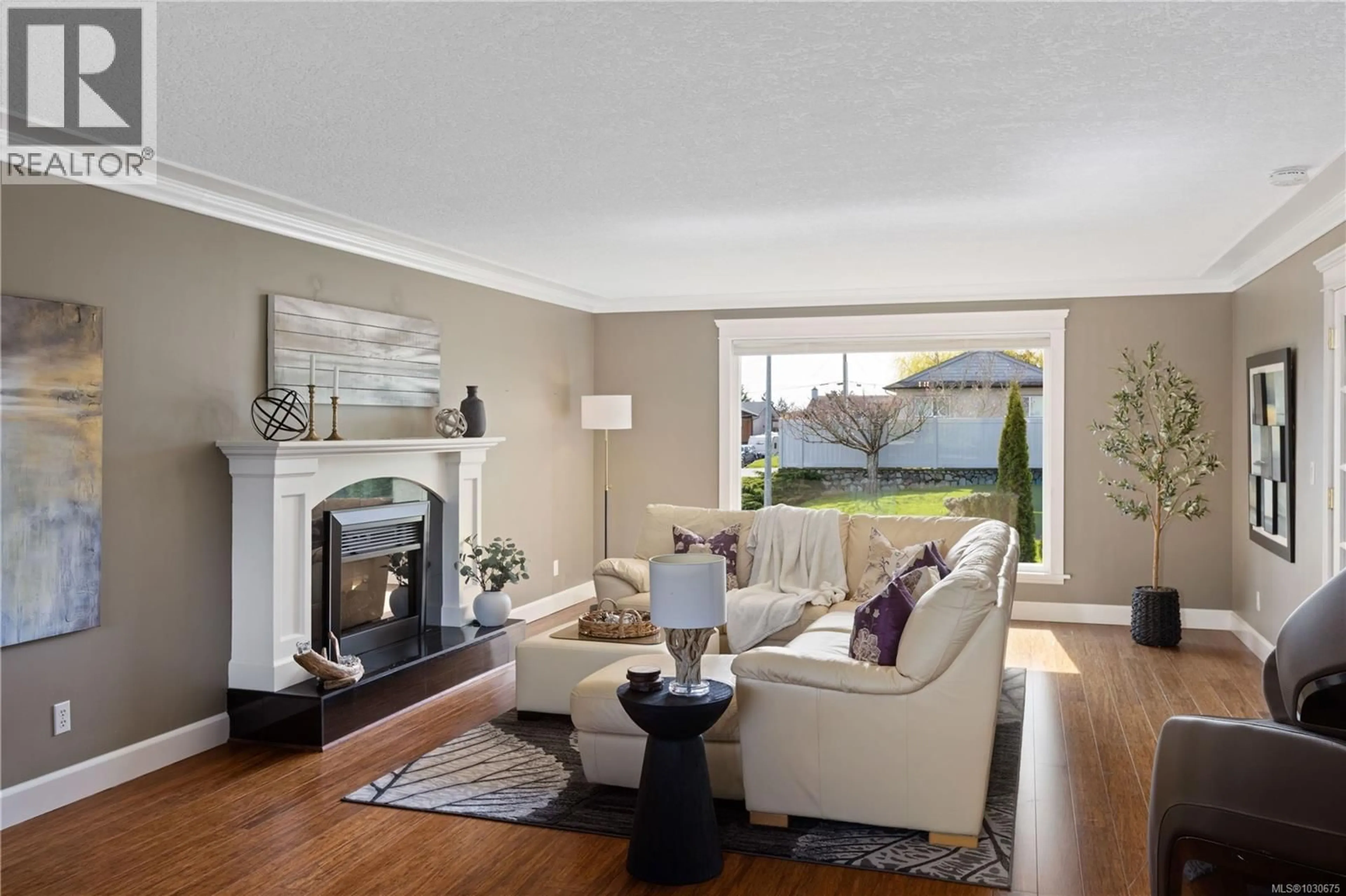 Living room with furniture, unknown for 8094 JEWETT PLACE, Central Saanich British Columbia V8M1K1