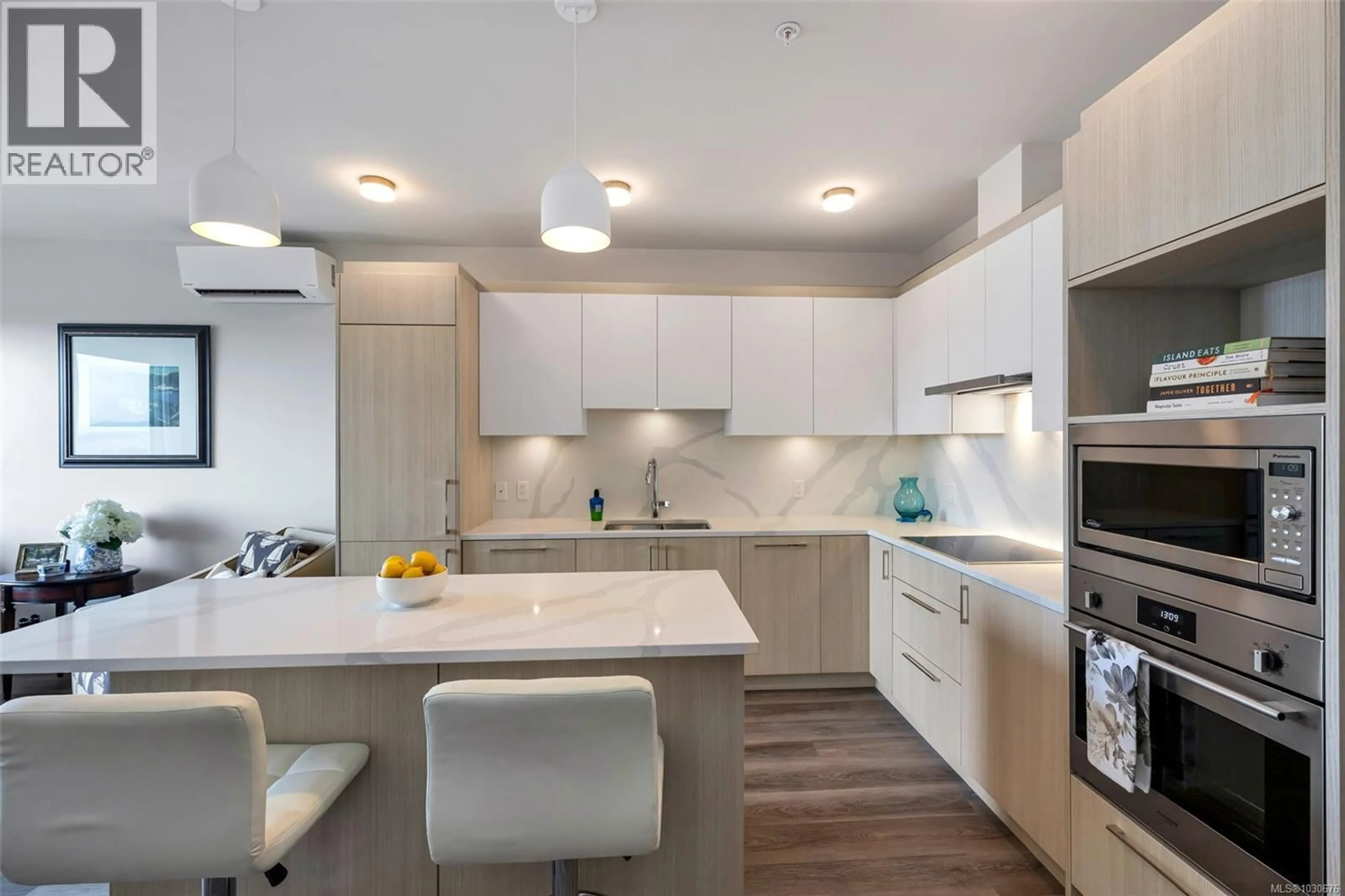 Contemporary kitchen, ceramic/tile floor for 907 - 622 ADMIRALS ROAD, Esquimalt British Columbia V9A2N7