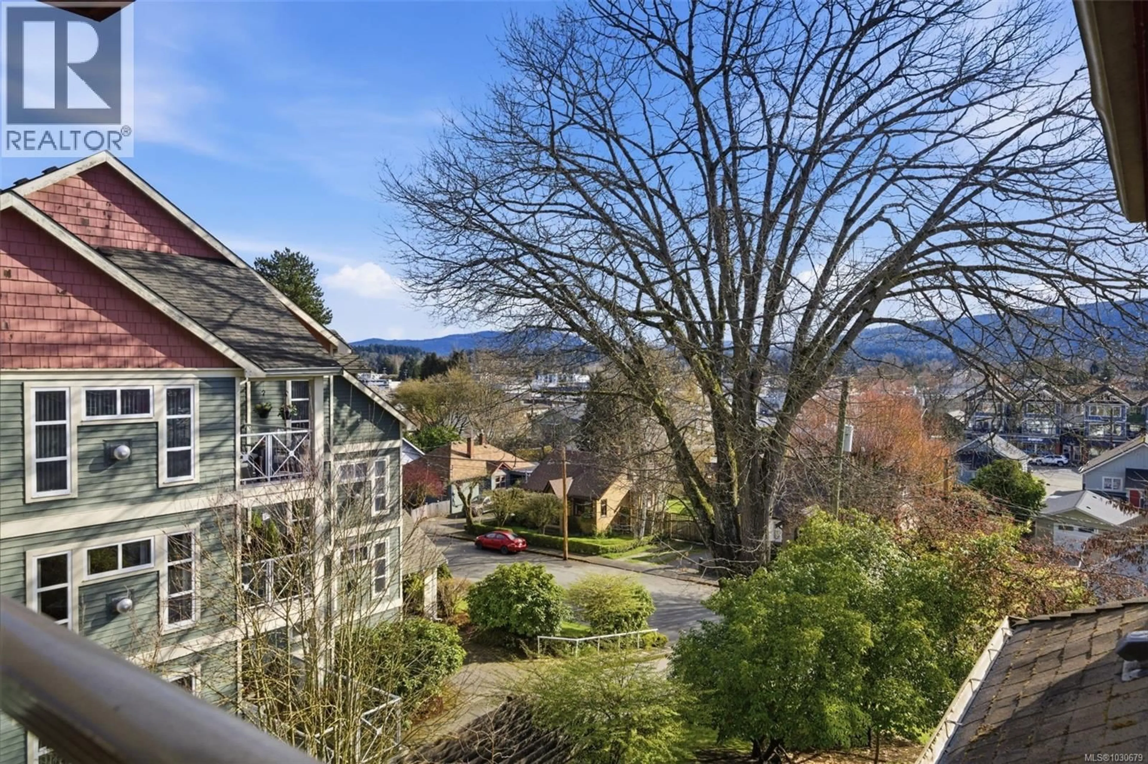 A pic from outside/outdoor area/front of a property/back of a property/a pic from drone, mountain view for 306 - 330 BRAE ROAD, Duncan British Columbia V9L3T8