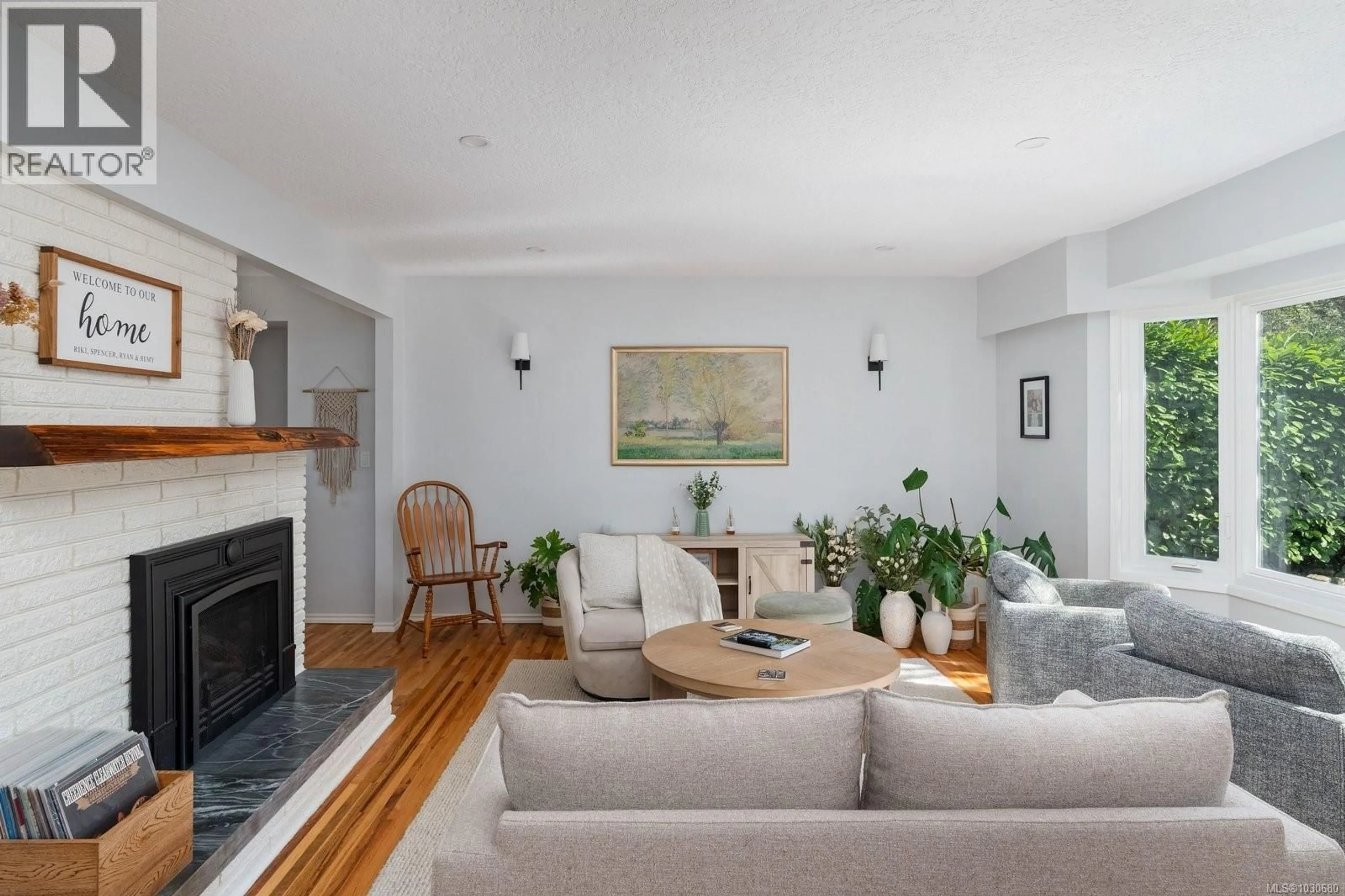 Living room with furniture, unknown for 576 TENA PLACE, Colwood British Columbia V9C1M7