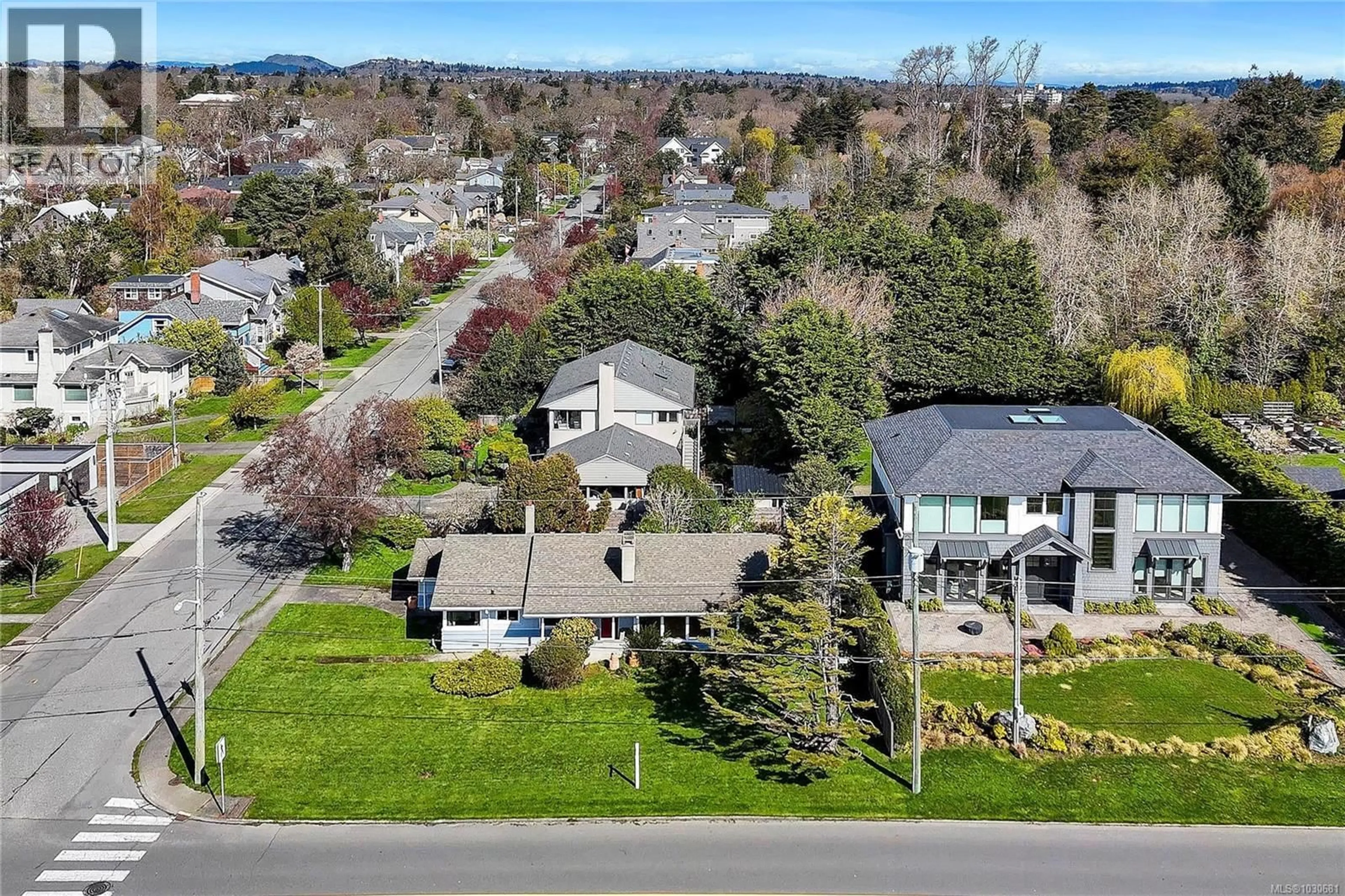 A pic from outside/outdoor area/front of a property/back of a property/a pic from drone, mountain view for 406 BEACH DRIVE, Oak Bay British Columbia V8S2M4