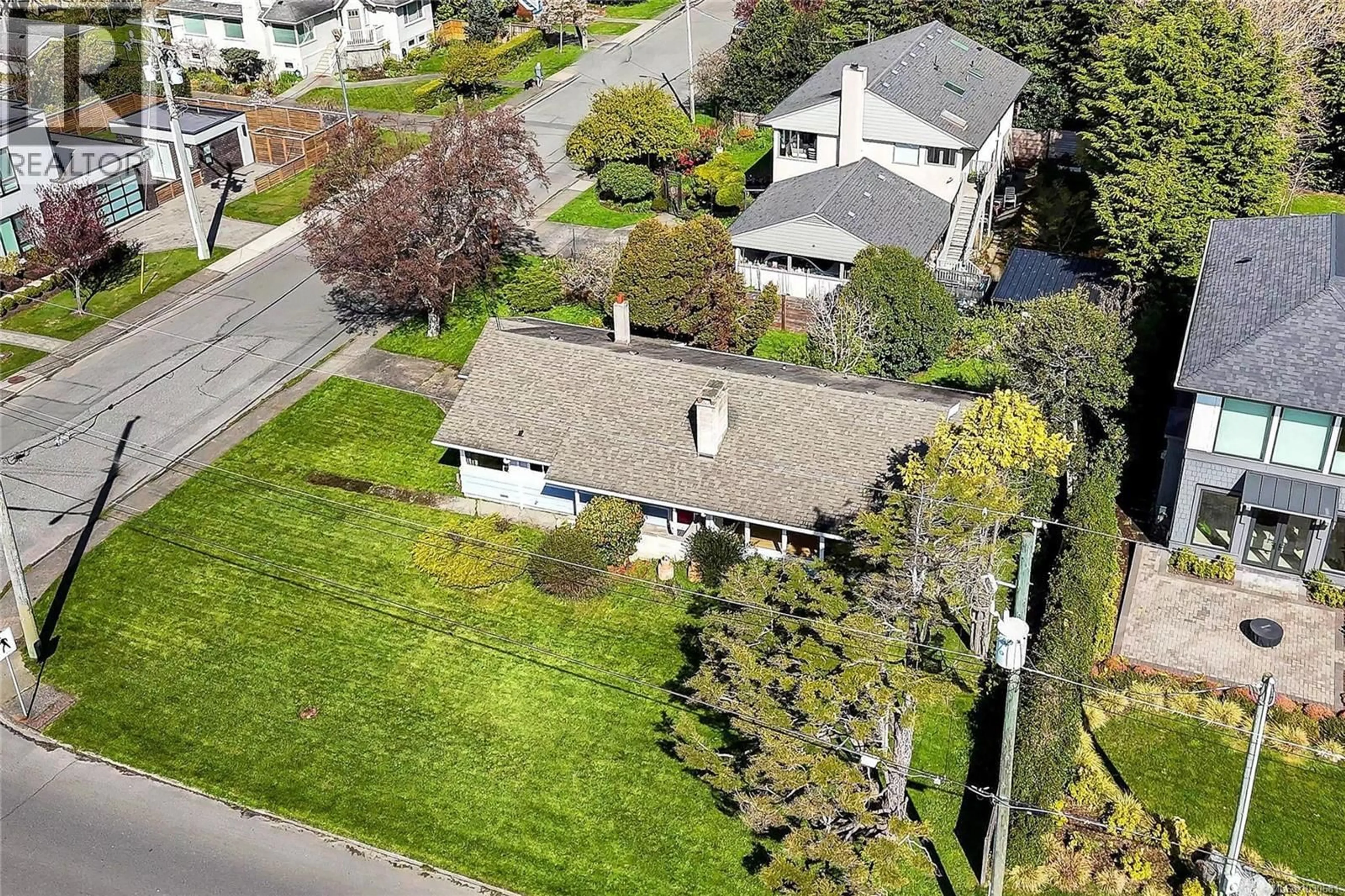 A pic from outside/outdoor area/front of a property/back of a property/a pic from drone, street for 406 BEACH DRIVE, Oak Bay British Columbia V8S2M4