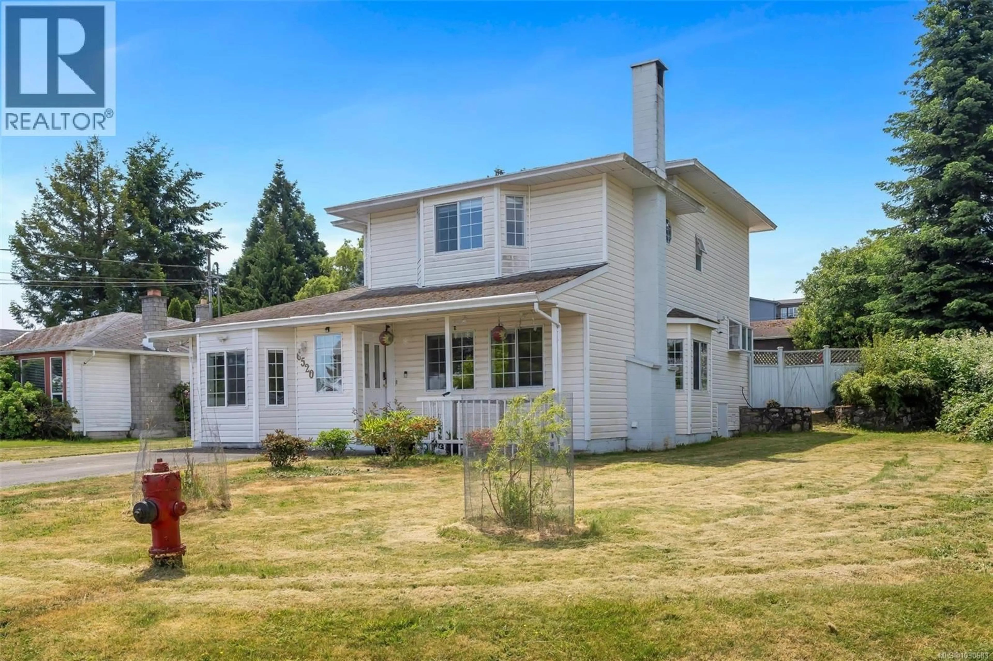 Home with vinyl exterior material, street for 6520 COUNTRY ROAD, Sooke British Columbia V9Z0W9