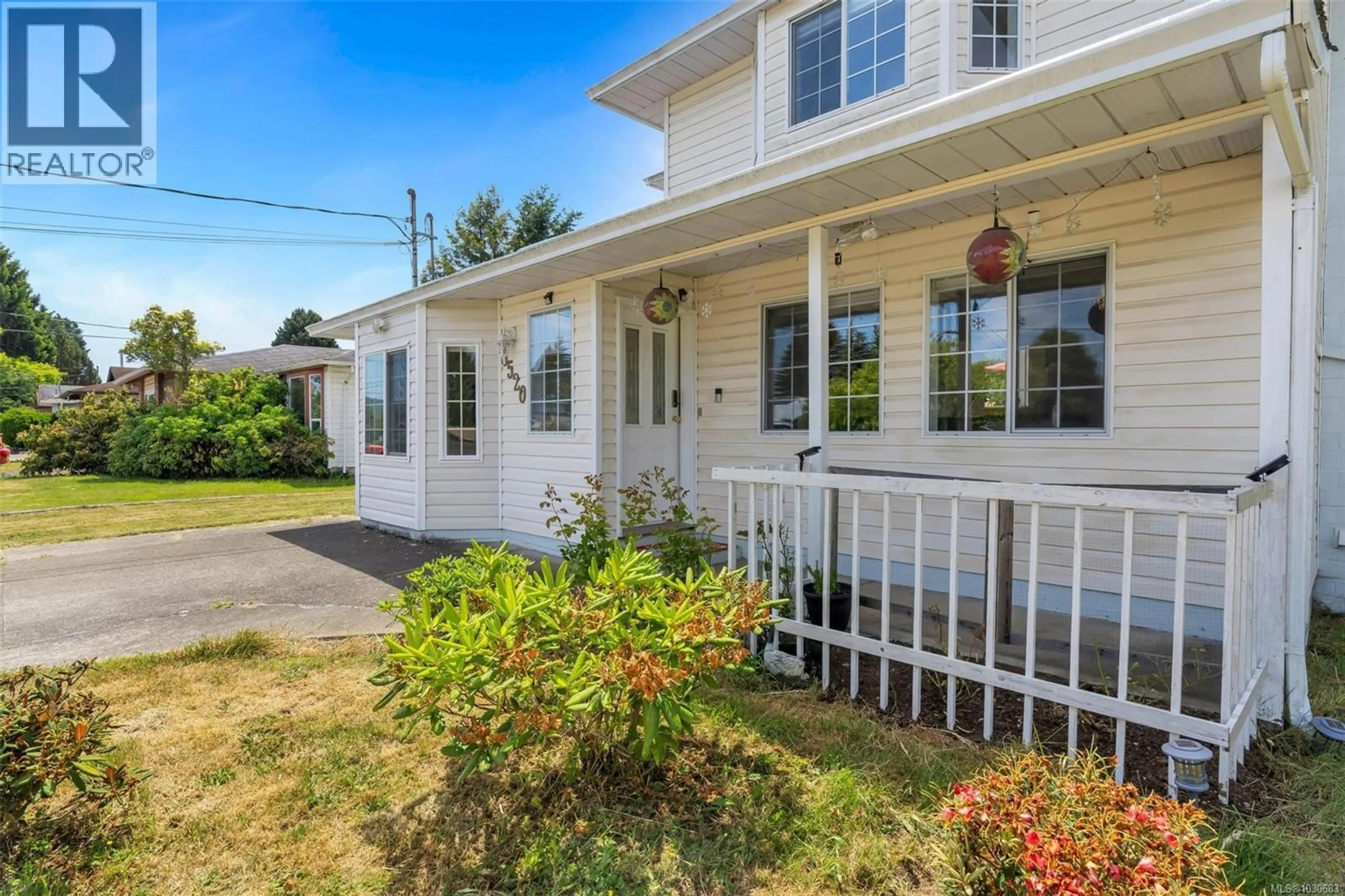 Home with vinyl exterior material, street for 6520 COUNTRY ROAD, Sooke British Columbia V9Z0W9