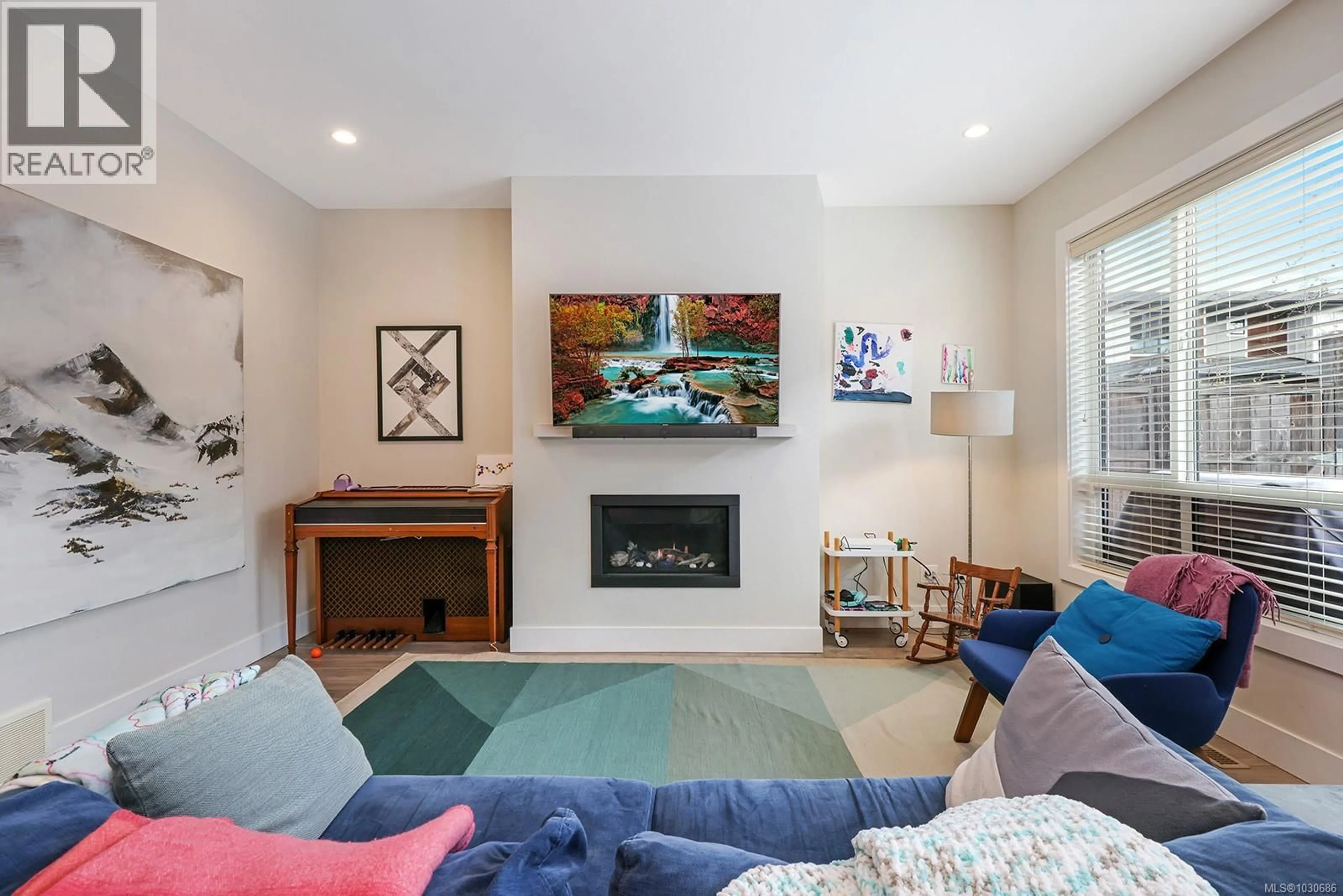 Living room with furniture, unknown for 109 - 2607 KENDAL AVENUE, Cumberland British Columbia V0R1S0