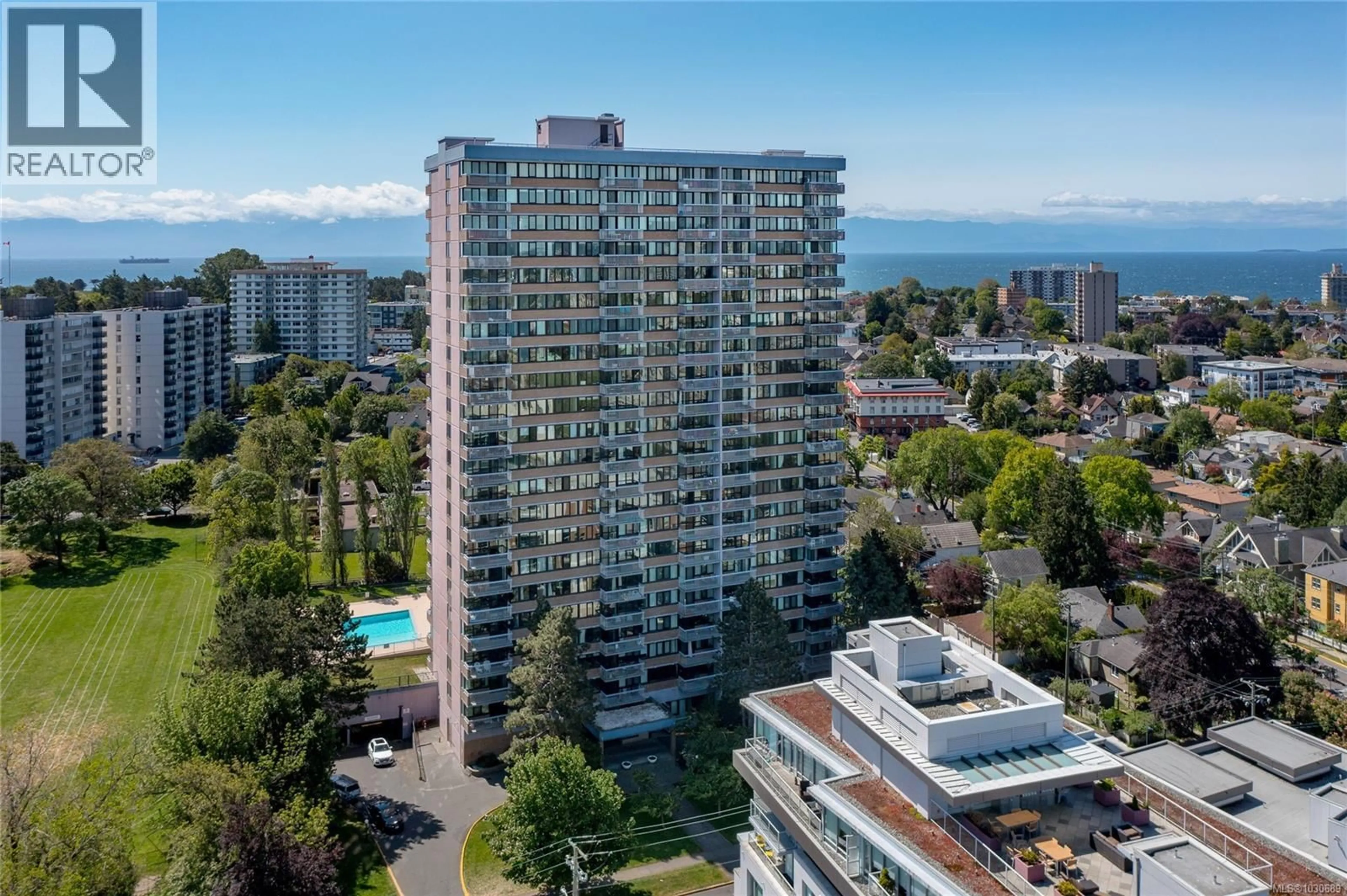 A pic from outside/outdoor area/front of a property/back of a property/a pic from drone, city buildings view from balcony for 2210 - 647 MICHIGAN STREET, Victoria British Columbia V8V1S9