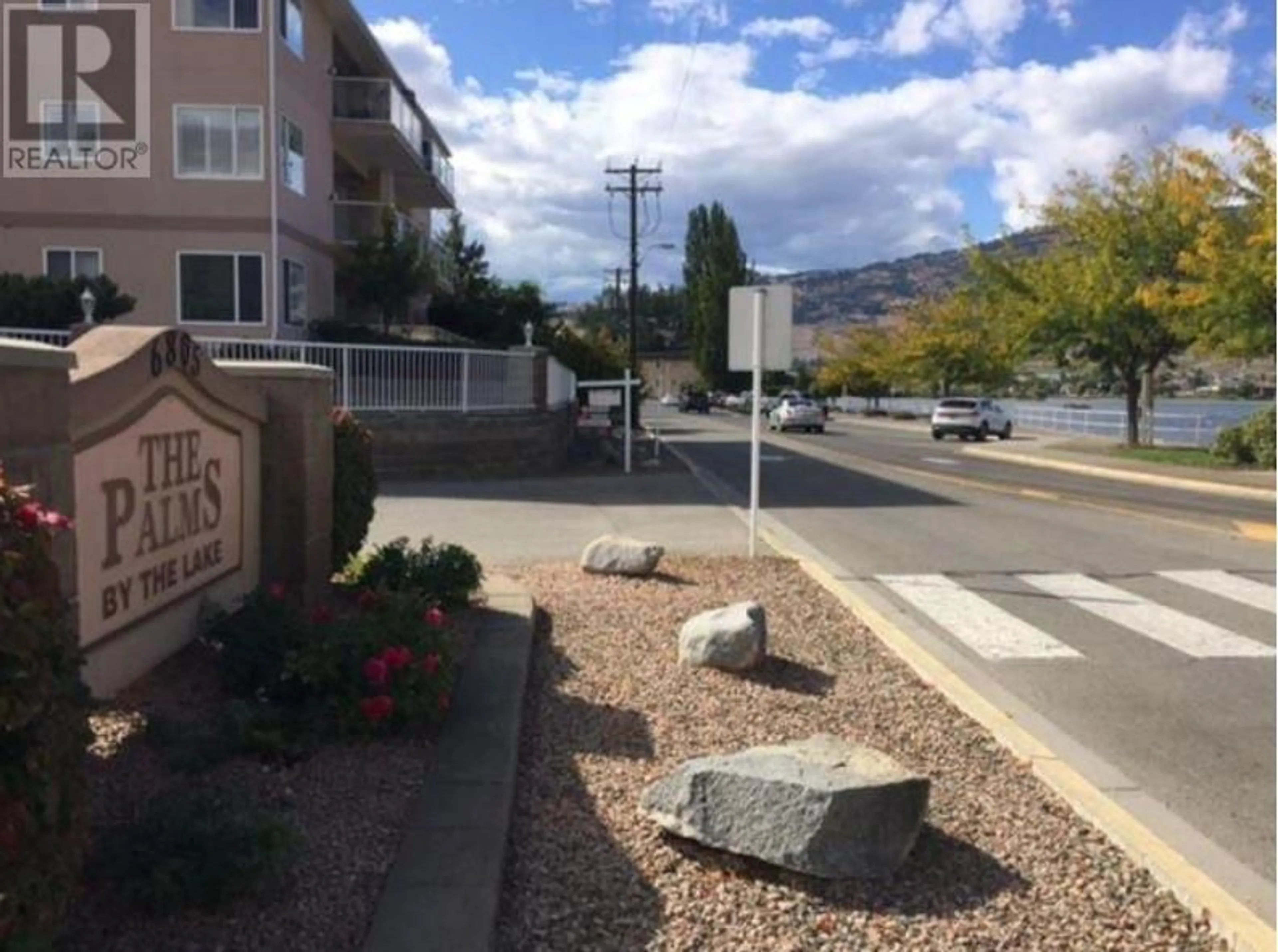 Patio, mountain view for 408 - 6805 COTTONWOOD DRIVE, Osoyoos British Columbia V0H1V3
