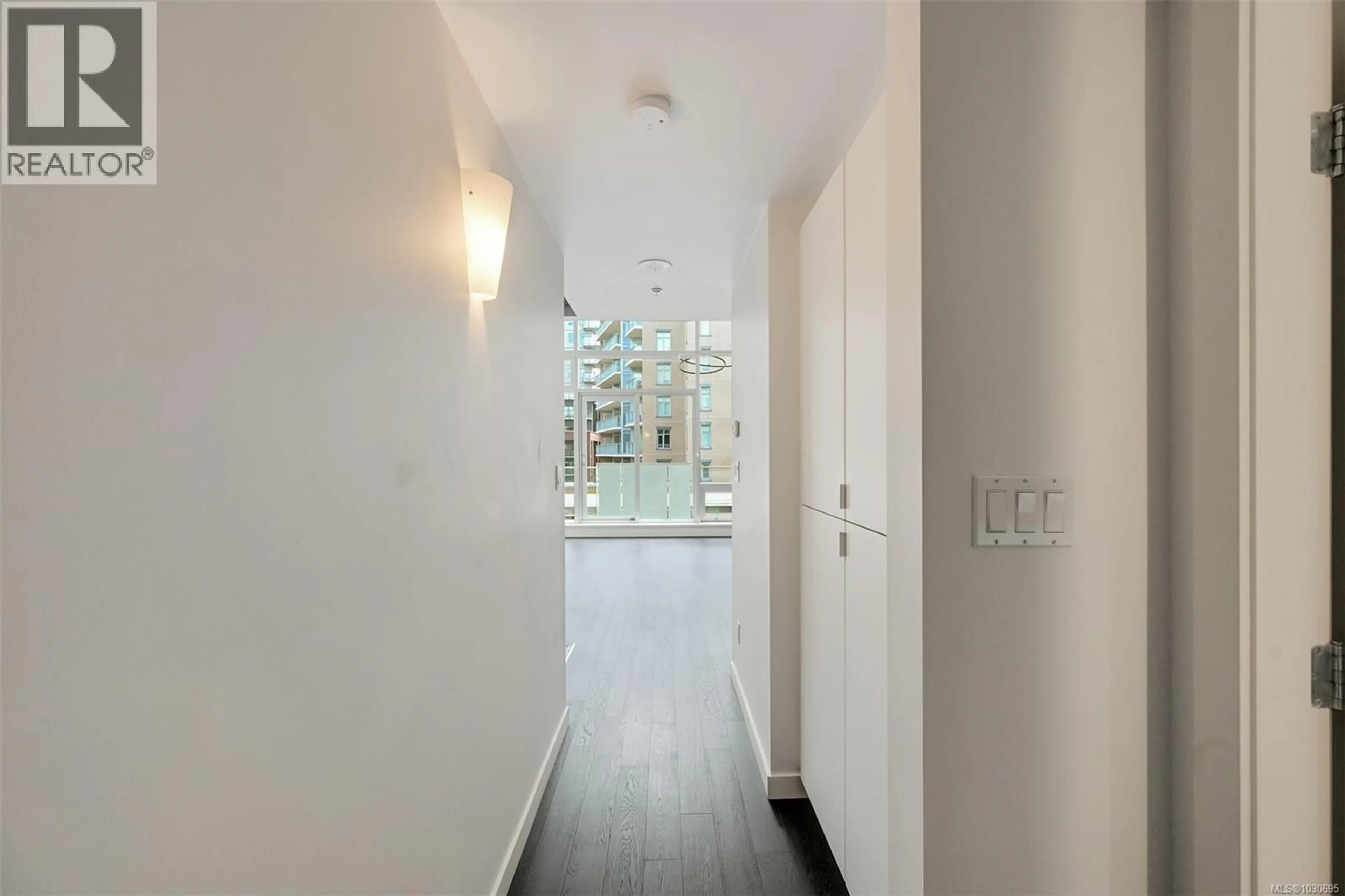 Indoor entryway for 445 - 770 FISGARD STREET, Victoria British Columbia V8W0B8