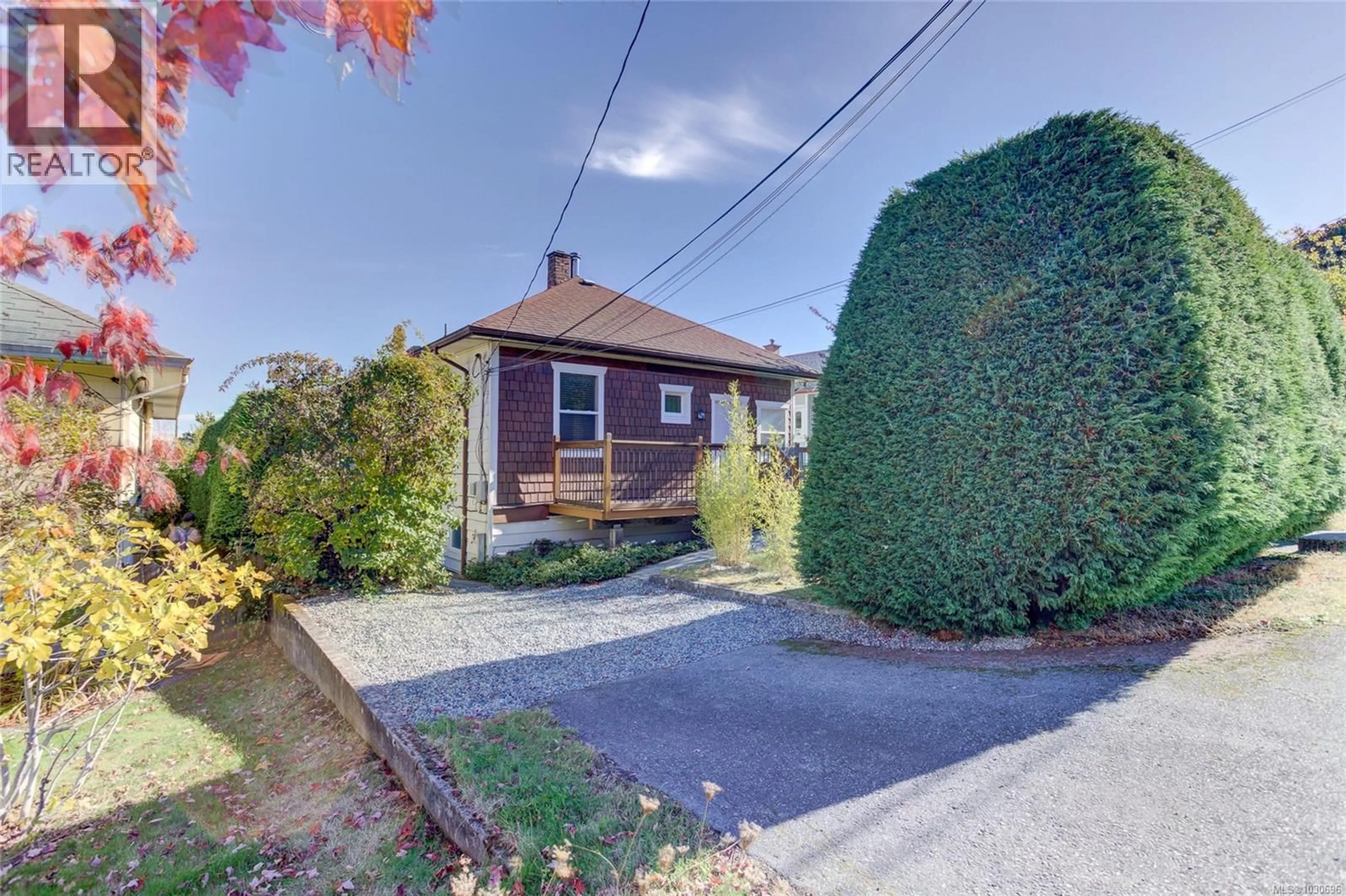 A pic from outside/outdoor area/front of a property/back of a property/a pic from drone, street for 58 PINE STREET, Nanaimo British Columbia V9R2B2
