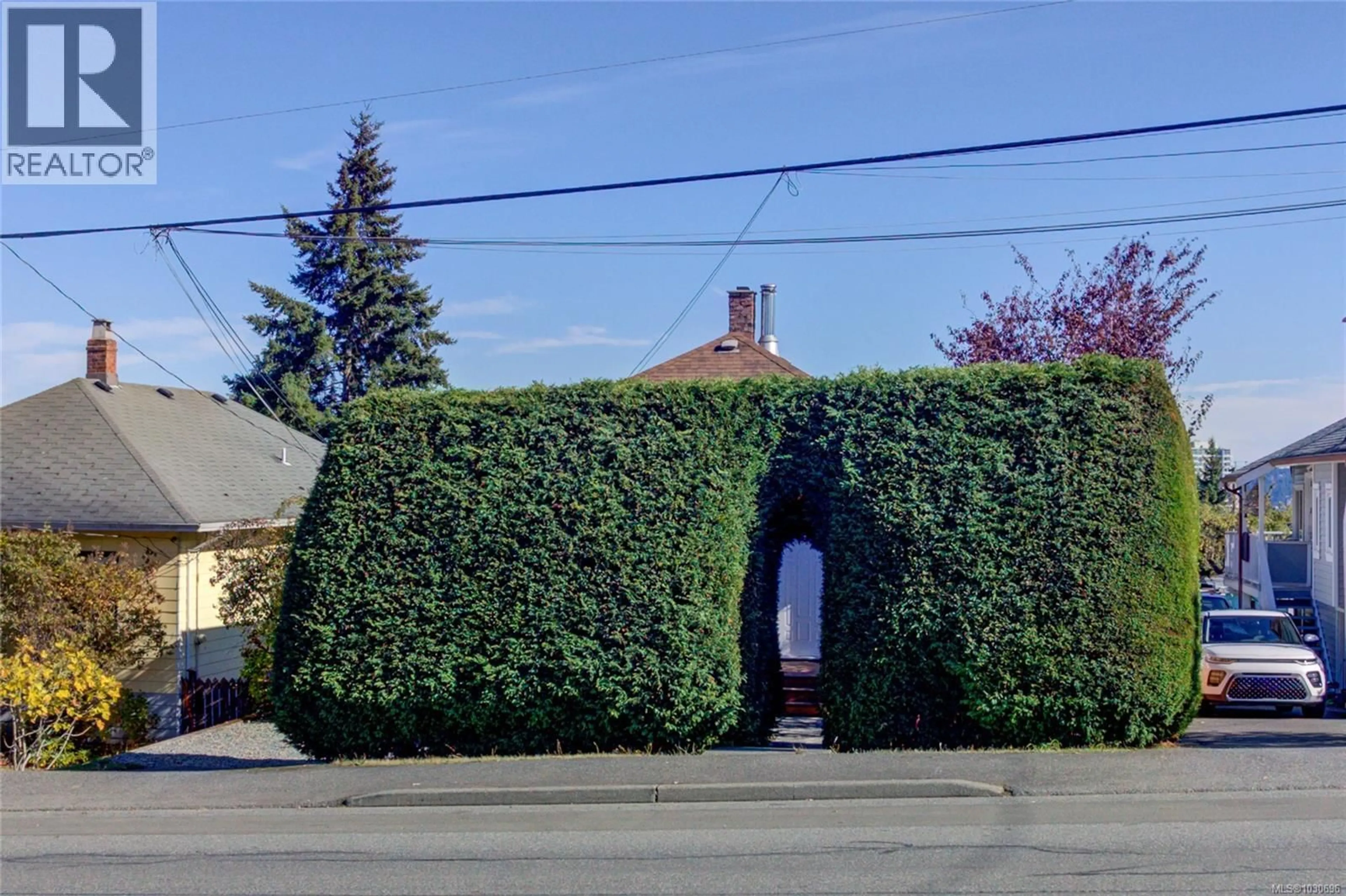 A pic from outside/outdoor area/front of a property/back of a property/a pic from drone, street for 58 PINE STREET, Nanaimo British Columbia V9R2B2