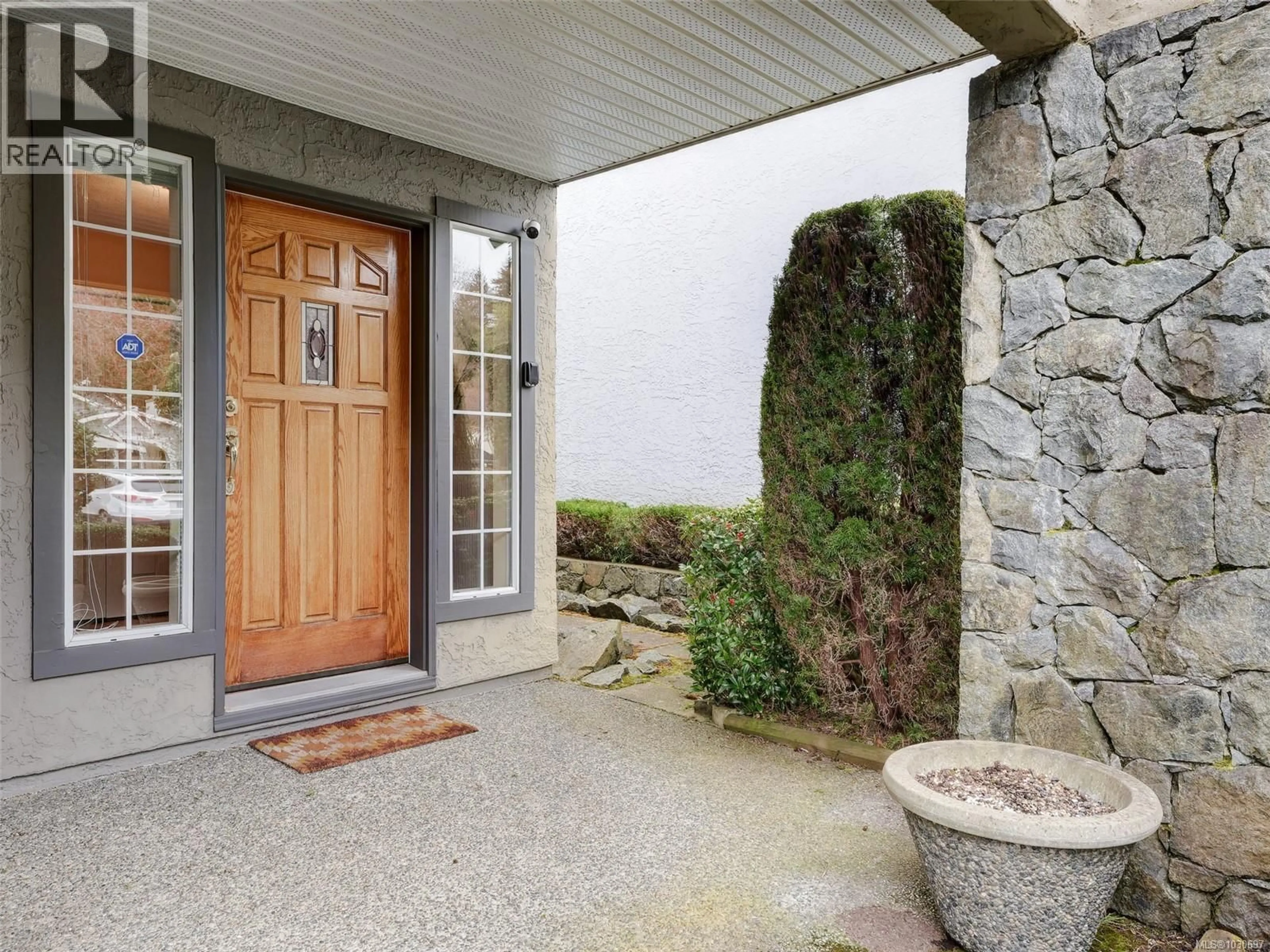 Indoor entryway for 4689 SCOTTSWOOD PLACE, Saanich British Columbia V9Y2Y1