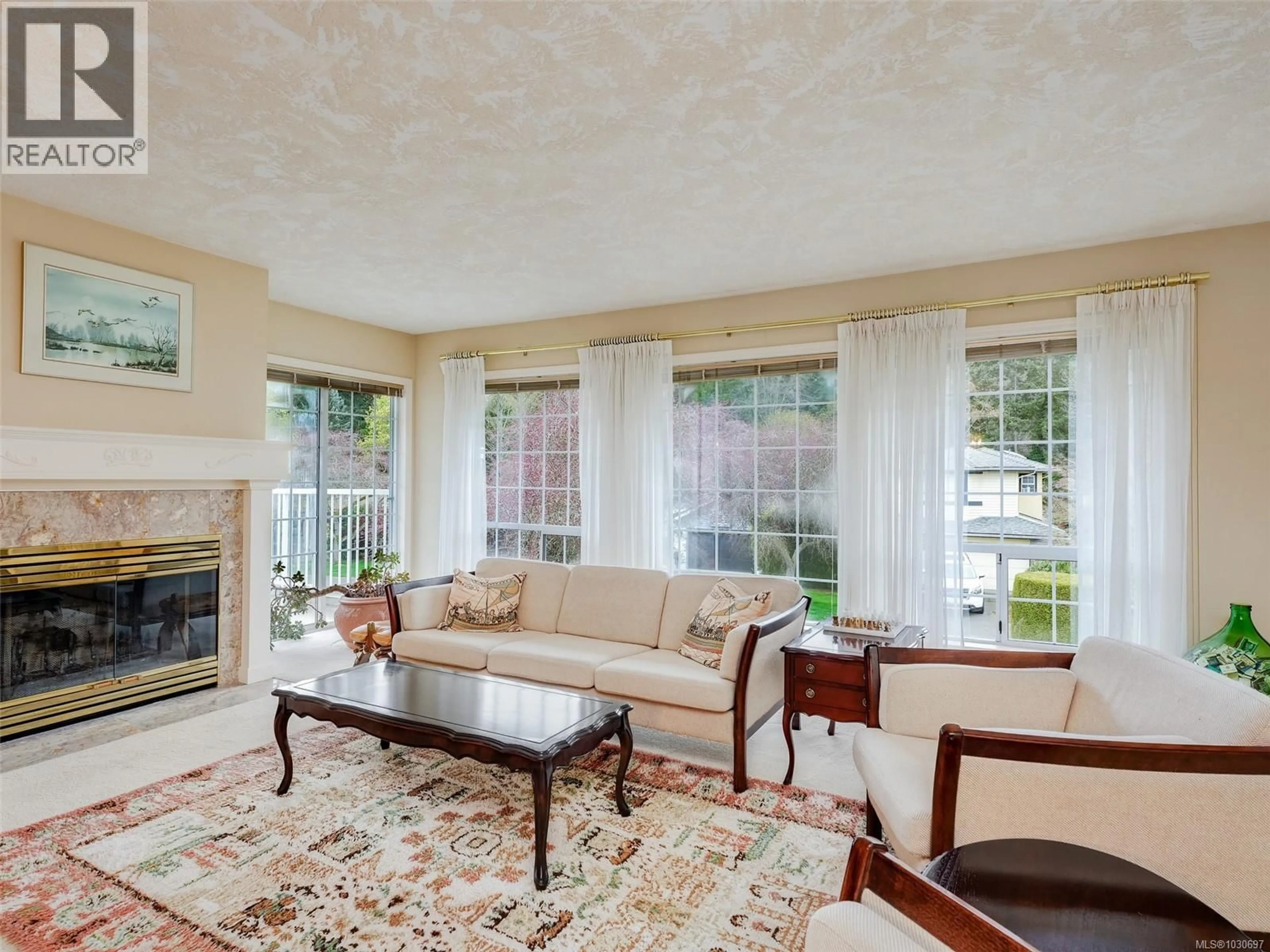 Living room with furniture, unknown for 4689 SCOTTSWOOD PLACE, Saanich British Columbia V9Y2Y1