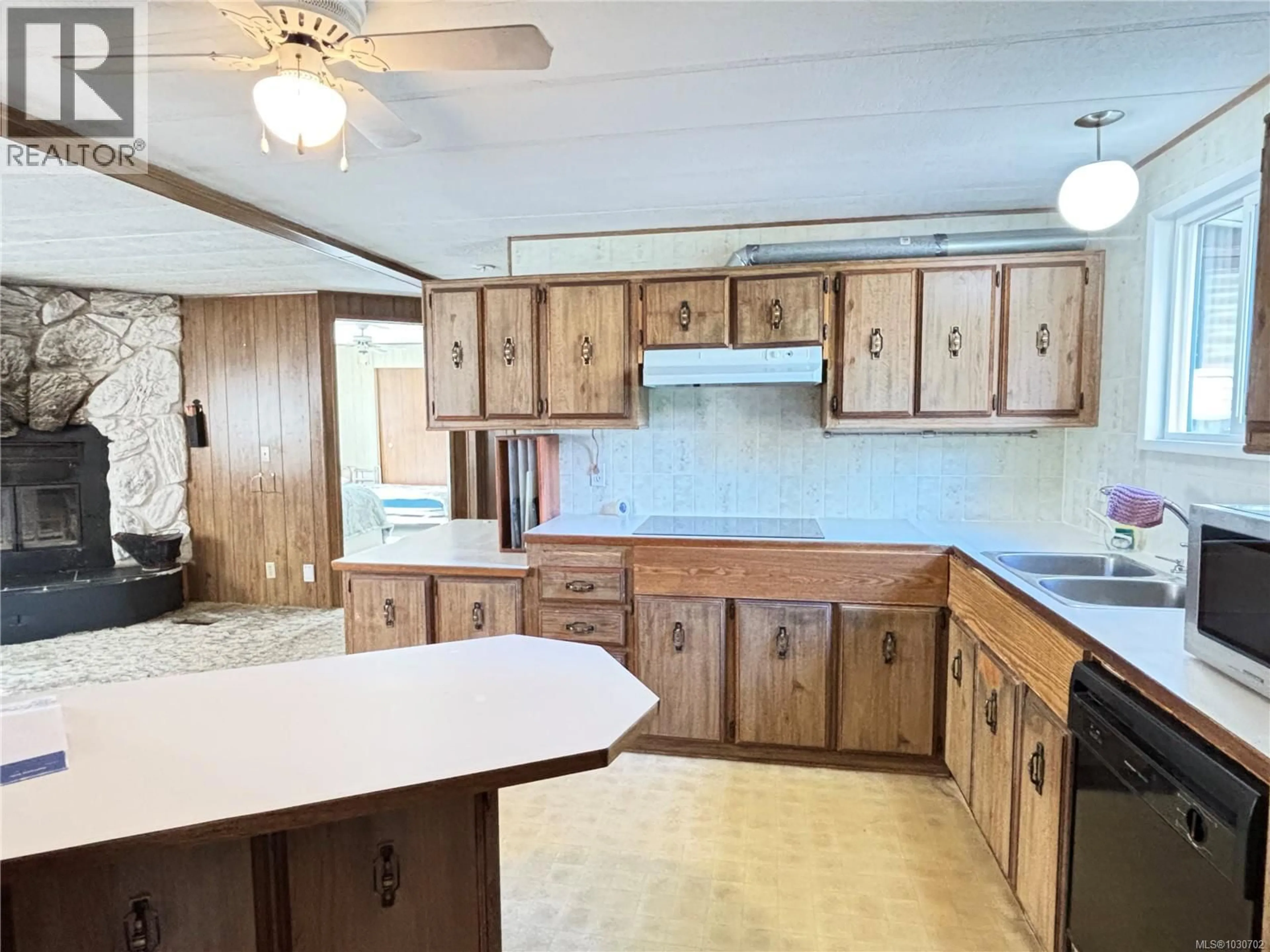 Standard kitchen, unknown for 419 GOLDEN HINDE PLACE, Gold River British Columbia V0P1G0