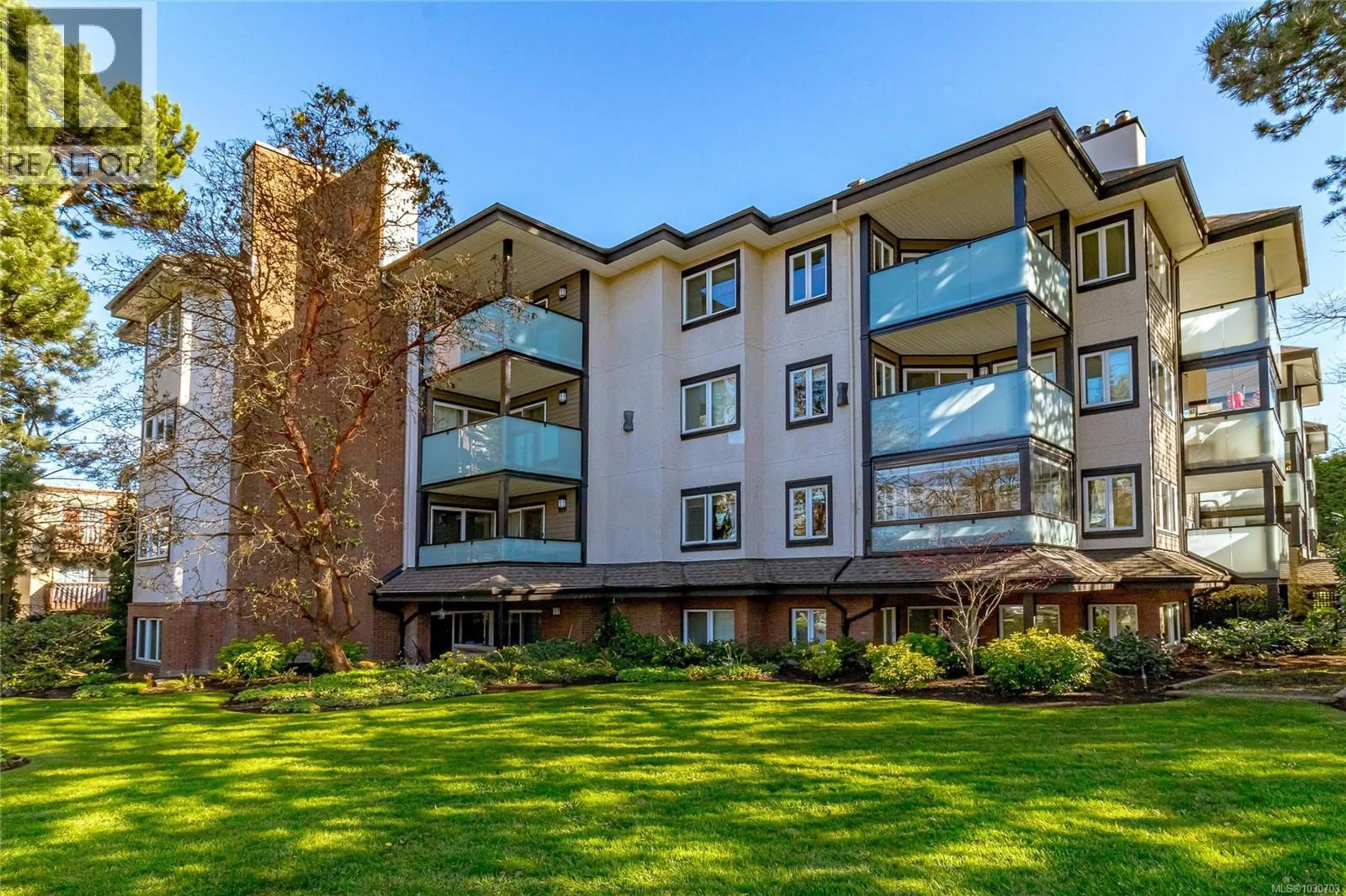 A pic from outside/outdoor area/front of a property/back of a property/a pic from drone, unknown for 106 - 1619 MORRISON STREET, Victoria British Columbia V8R6R8