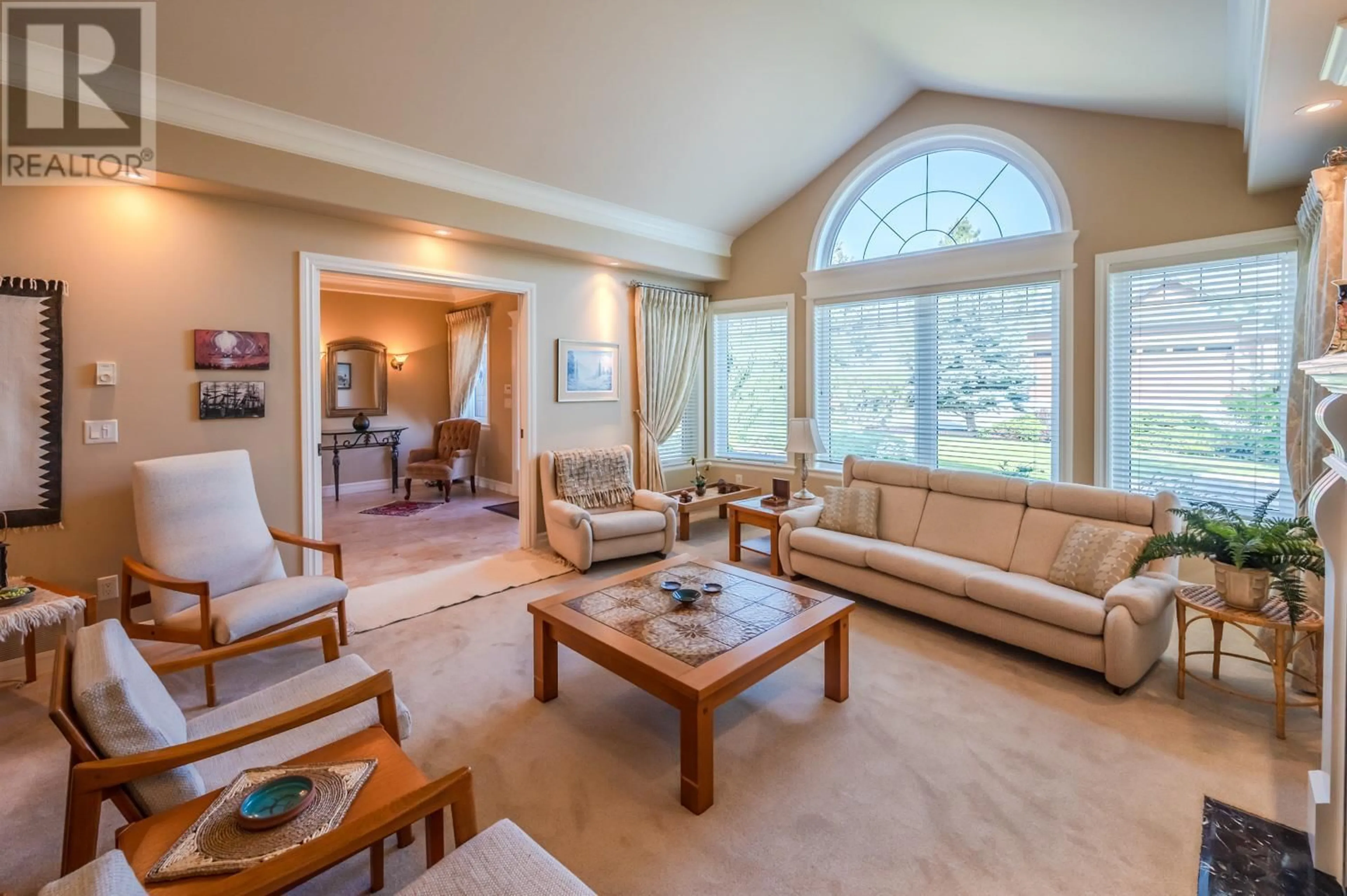 Living room, carpet floors for 2514 EVERGREEN Drive, Penticton British Columbia V2A7Y2