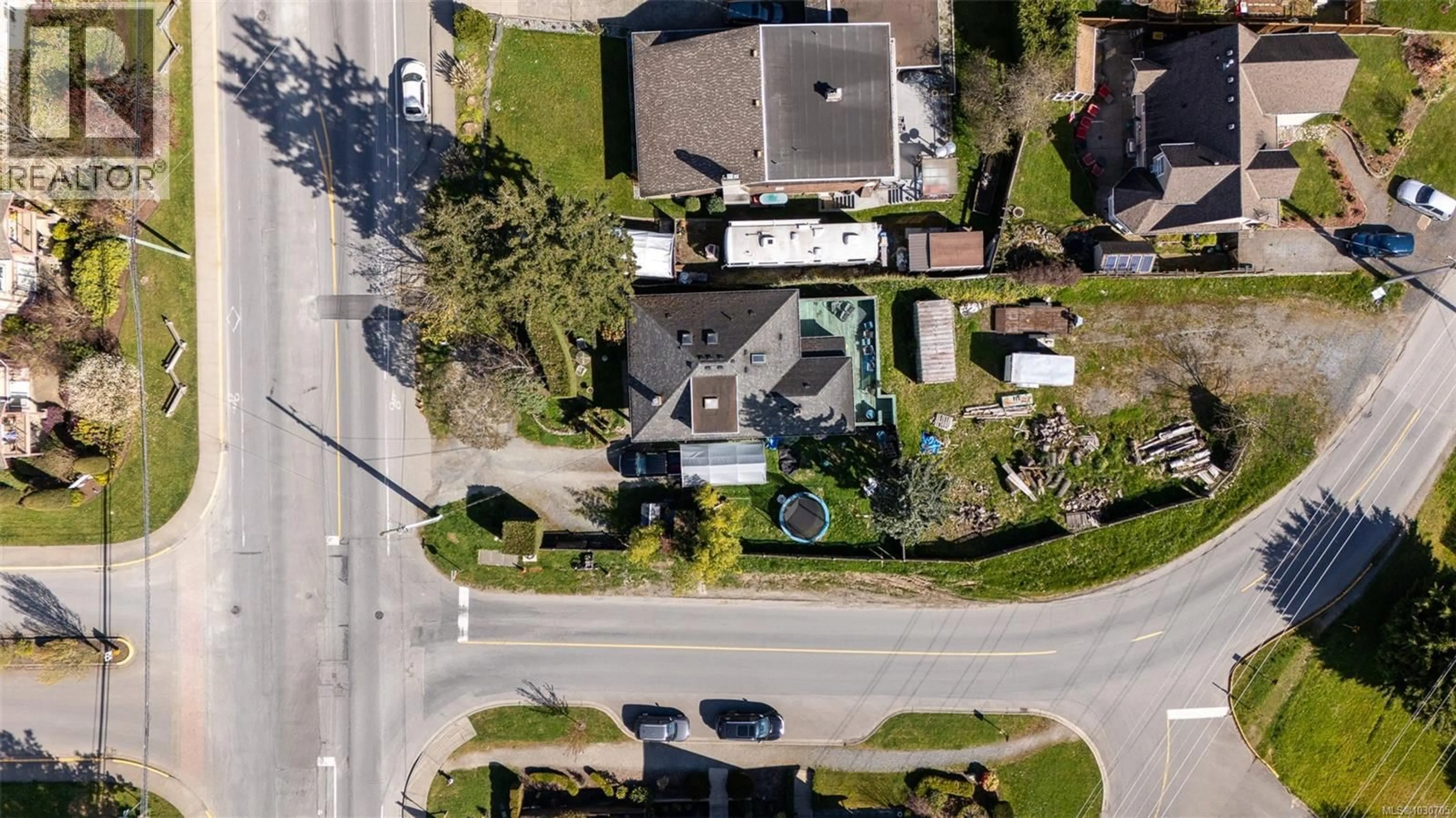A pic from outside/outdoor area/front of a property/back of a property/a pic from drone, street for 7909 EAST SAANICH ROAD, Central Saanich British Columbia V8M1T4