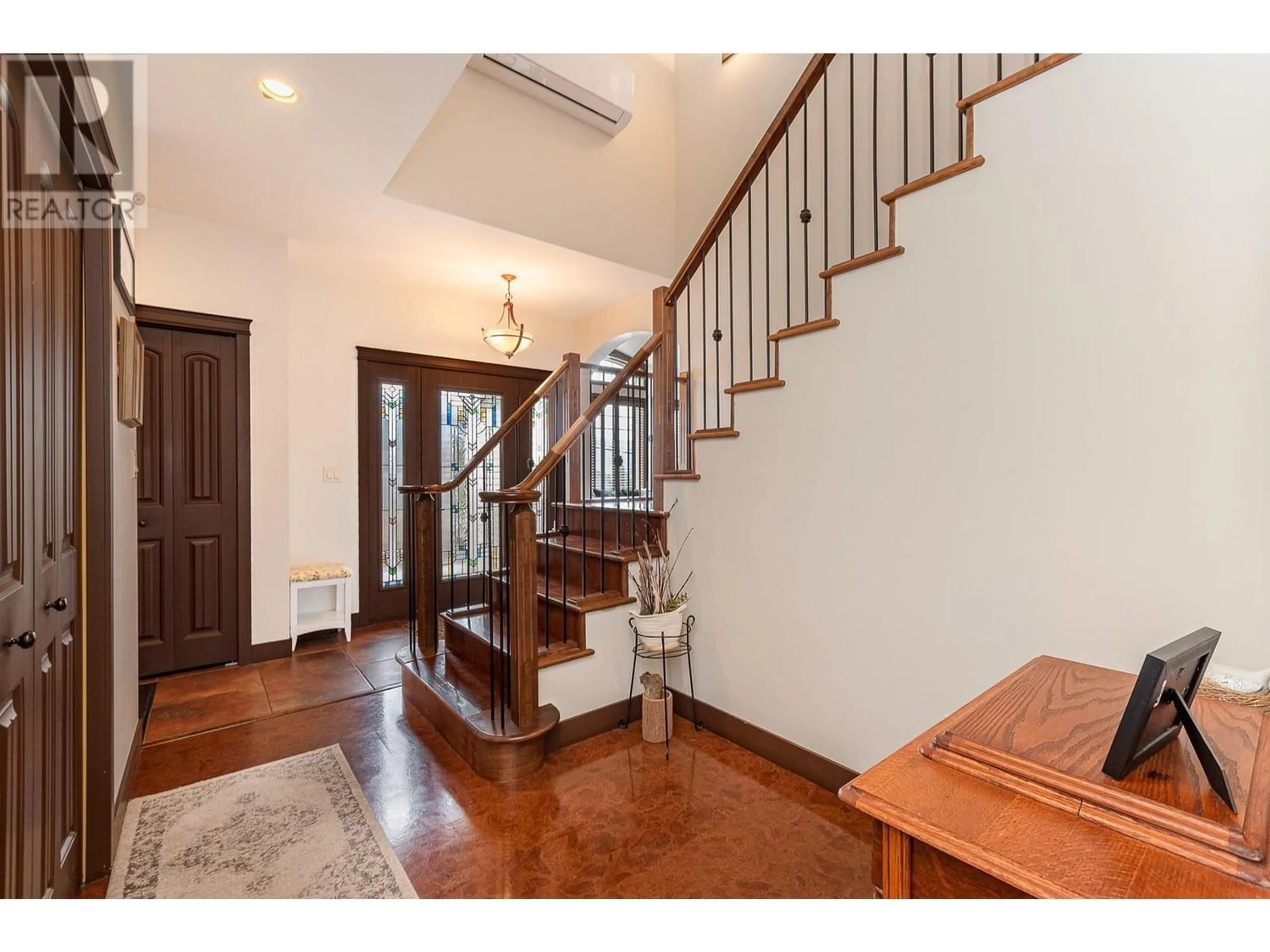 Indoor foyer, wood floors for 1571 20 Avenue NE, Salmon Arm British Columbia V1E3X8