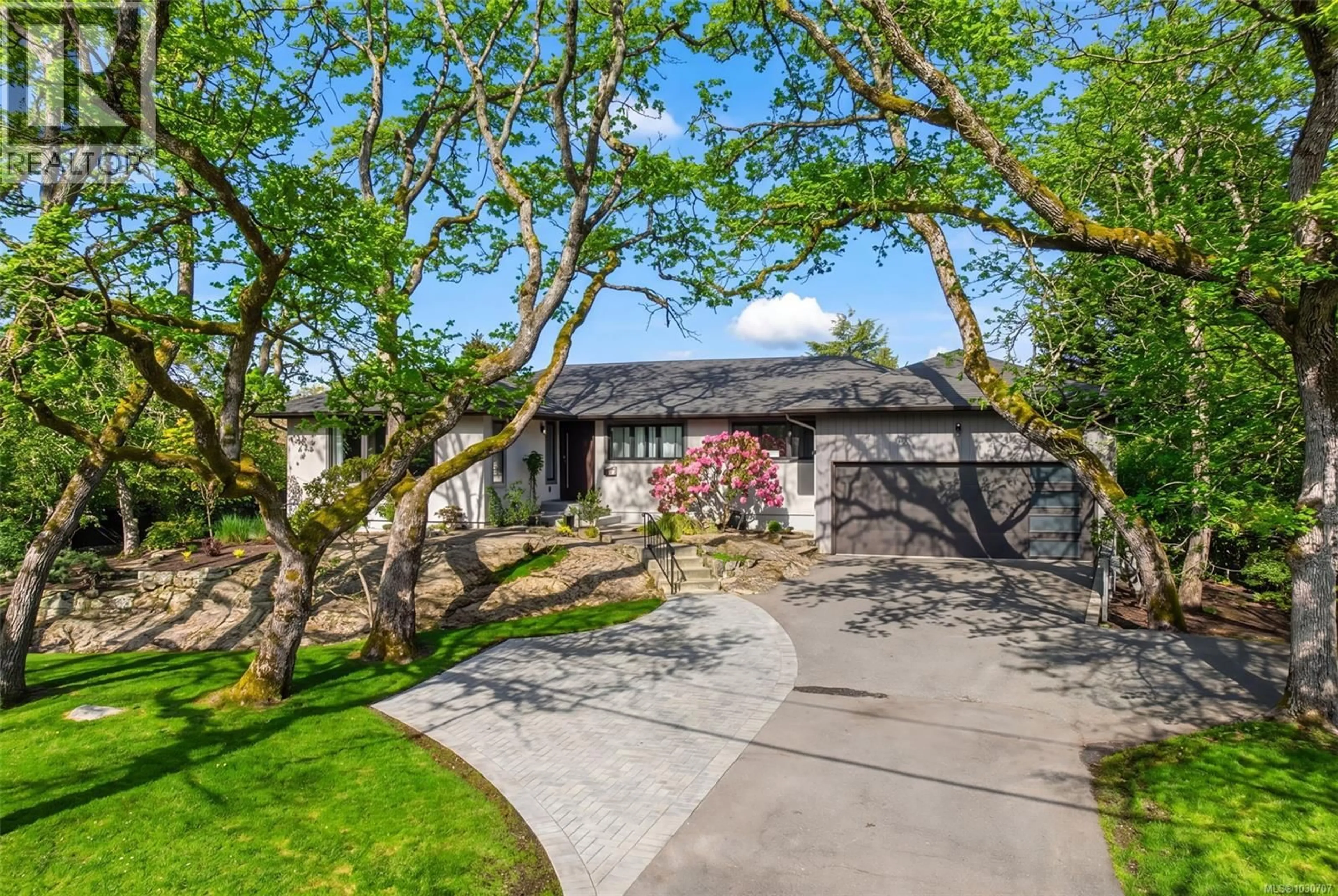 Unknown for 910 FOUL BAY ROAD, Victoria British Columbia V8S4H8