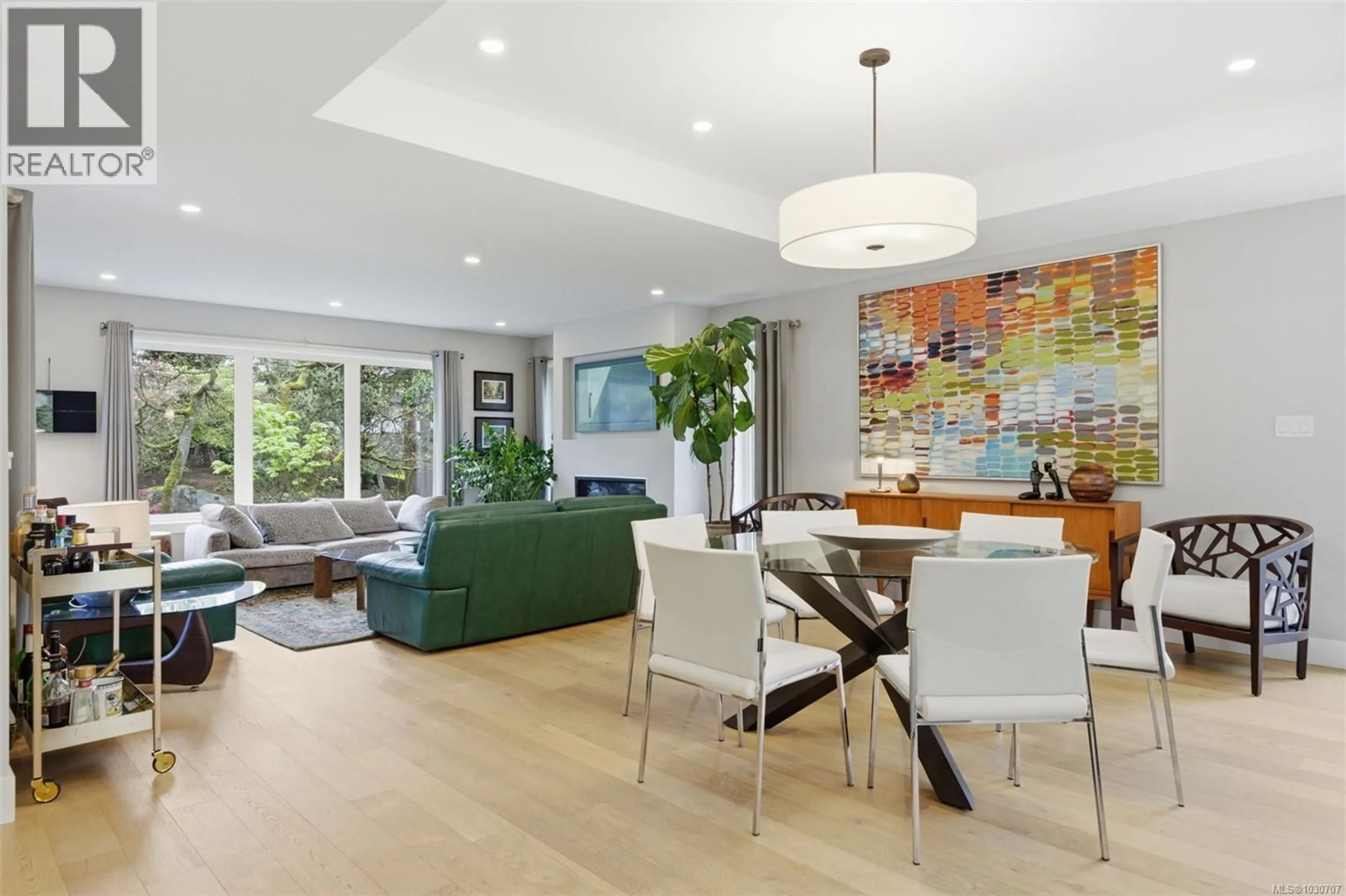 Living room with furniture, unknown for 910 FOUL BAY ROAD, Victoria British Columbia V8S4H8