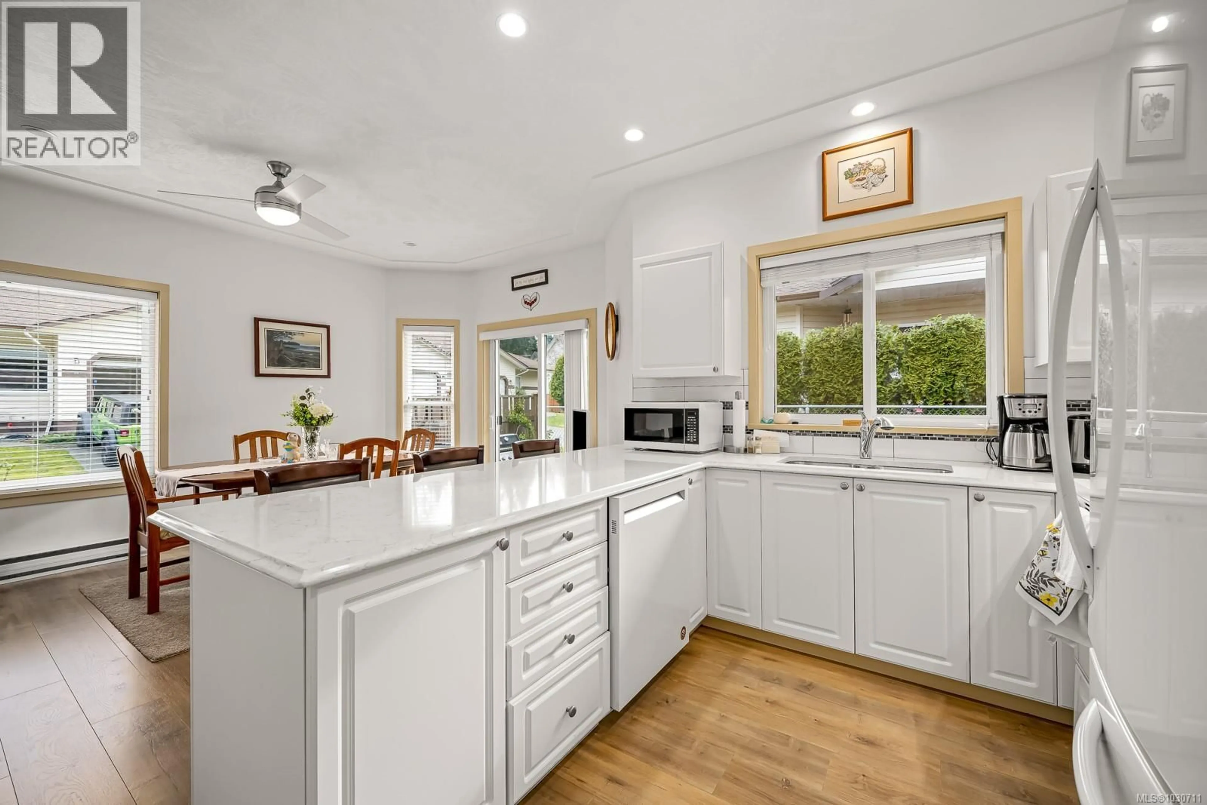 Unknown for 402 - 2727 1ST STREET, Courtenay British Columbia V9N9C8