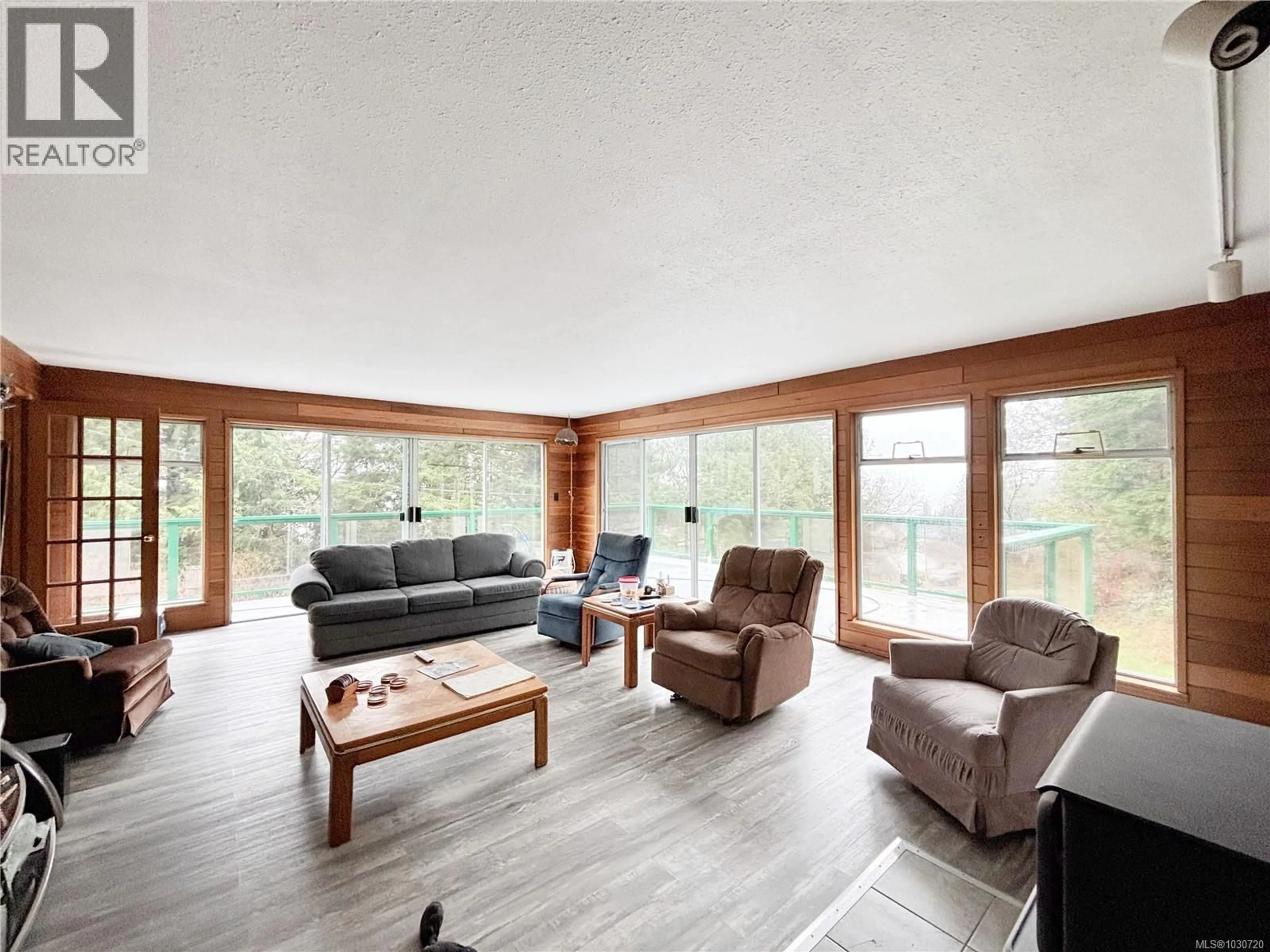 Living room with furniture, wood/laminate floor for 1068 PRINCESS VICTORIA VIEW, Tahsis British Columbia V0P1X0