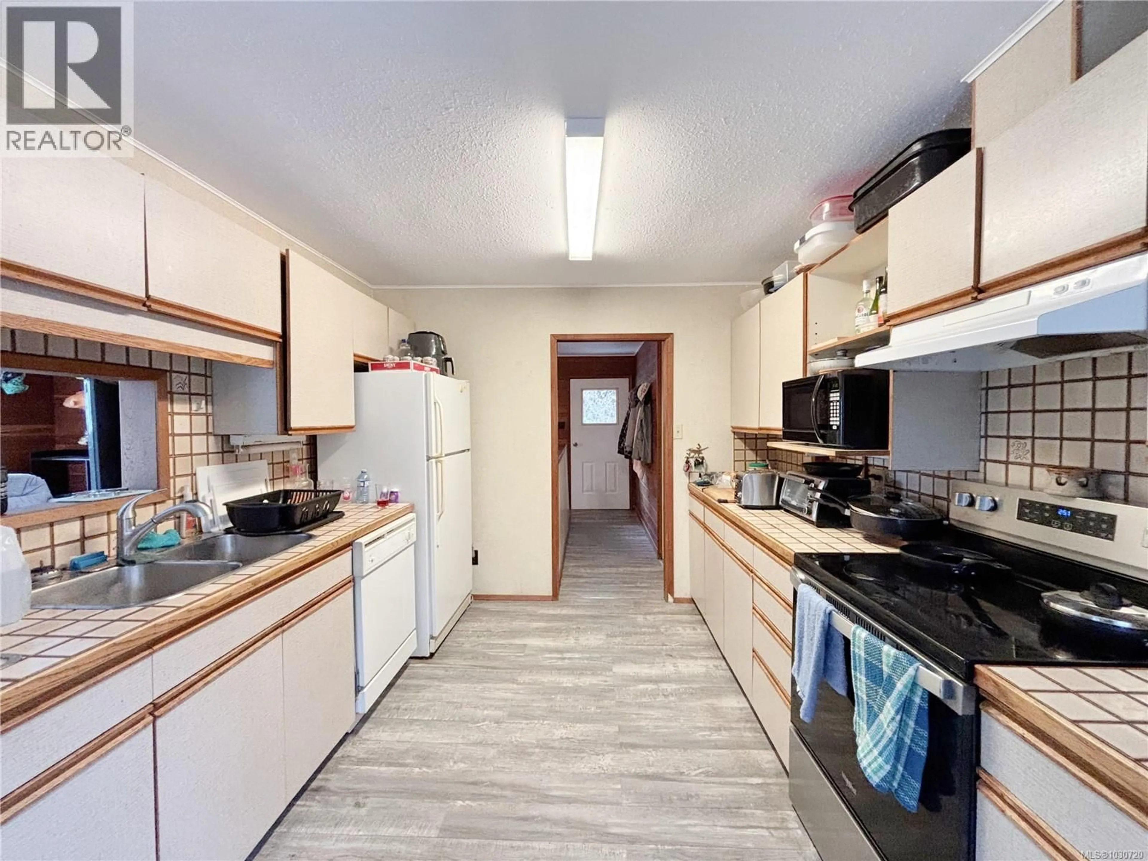 Standard kitchen, unknown for 1068 PRINCESS VICTORIA VIEW, Tahsis British Columbia V0P1X0