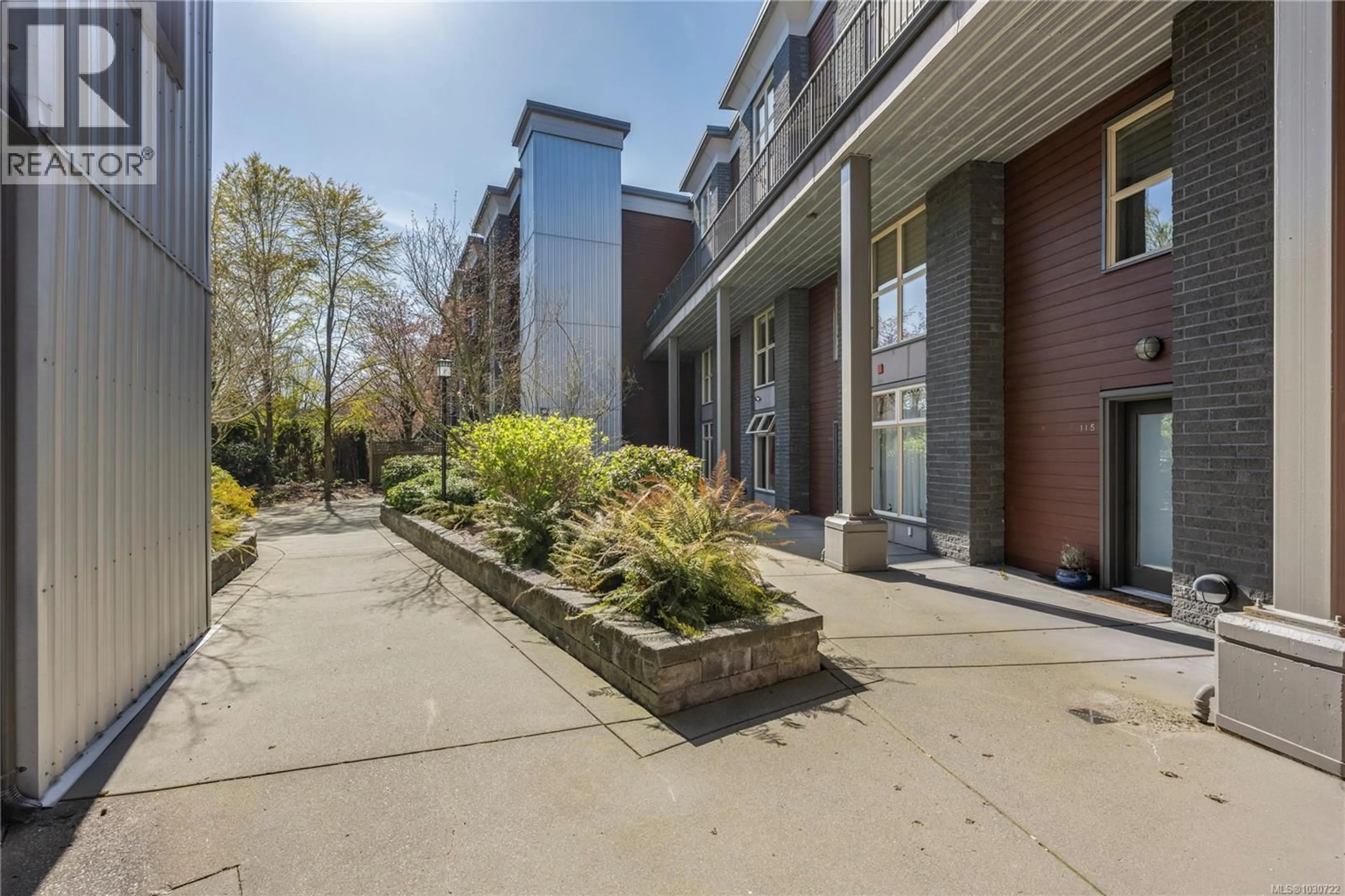 Patio, street for 310 - 555 FRANKLYN STREET, Nanaimo British Columbia V9R5X3