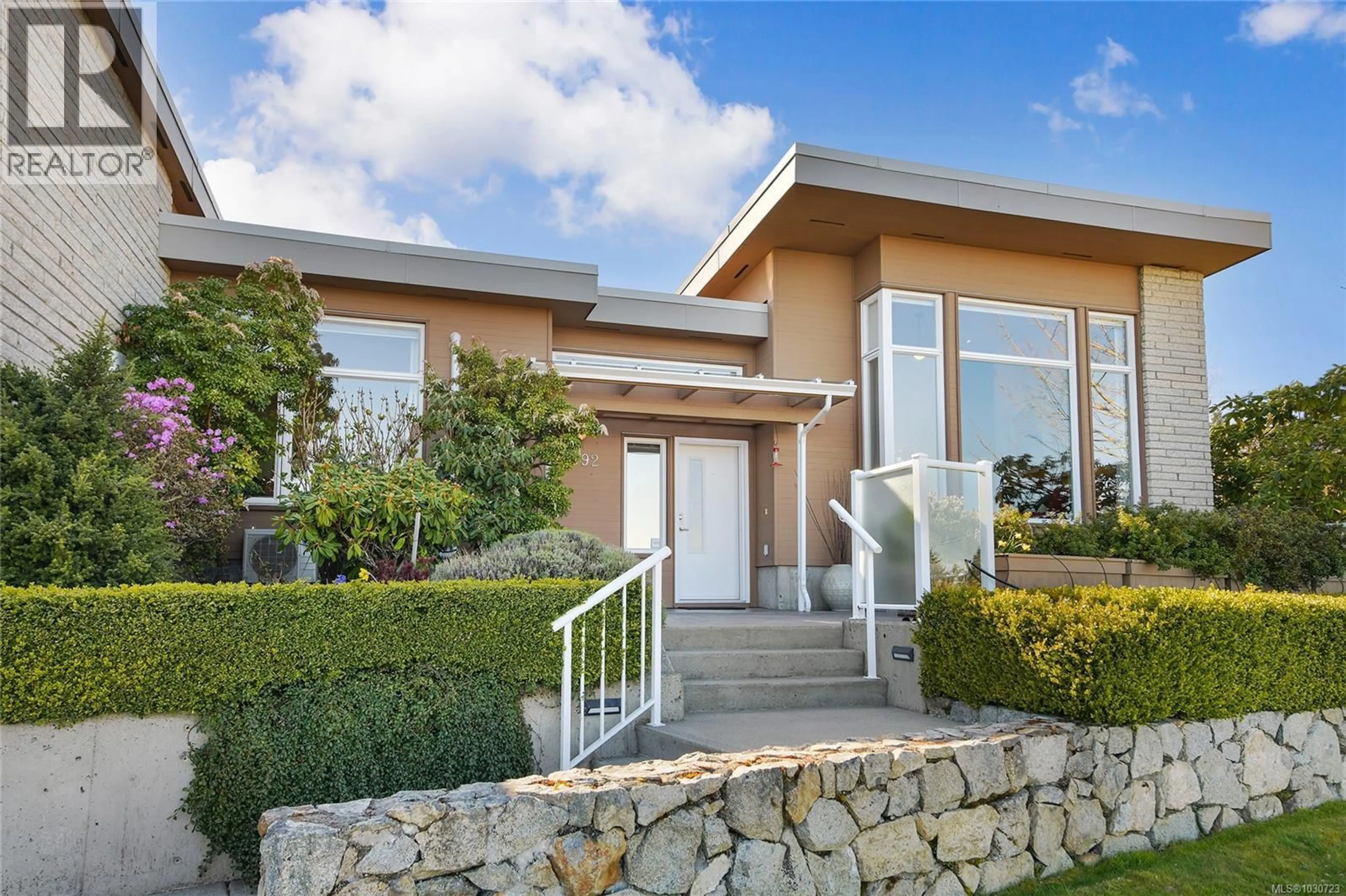 Home with brick exterior material, unknown for 5392 SAYWARD HILL CRESCENT, Saanich British Columbia V8Y3H8