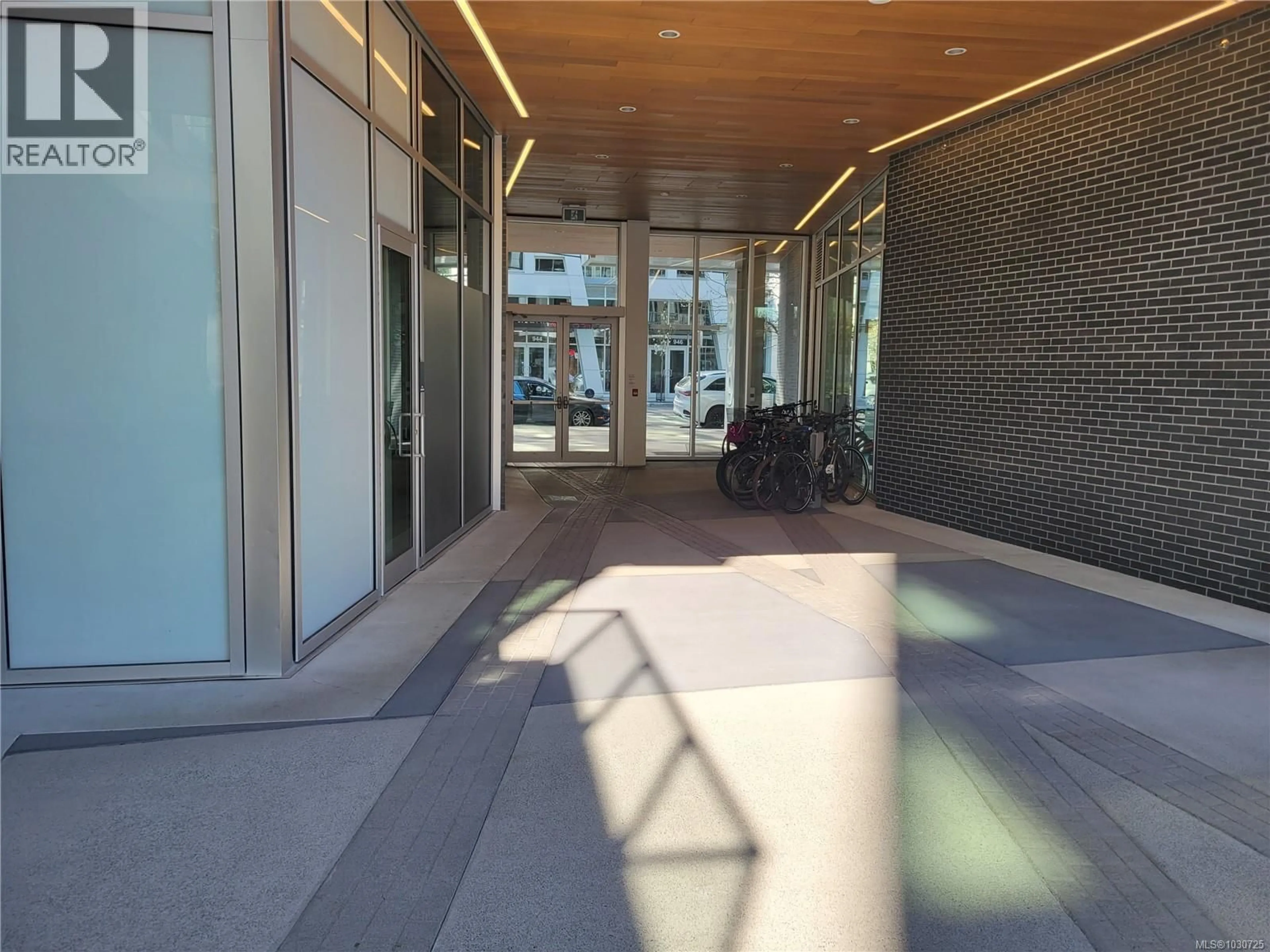 Indoor foyer for 801 - 989 JOHNSON STREET, Victoria British Columbia V8V0E3