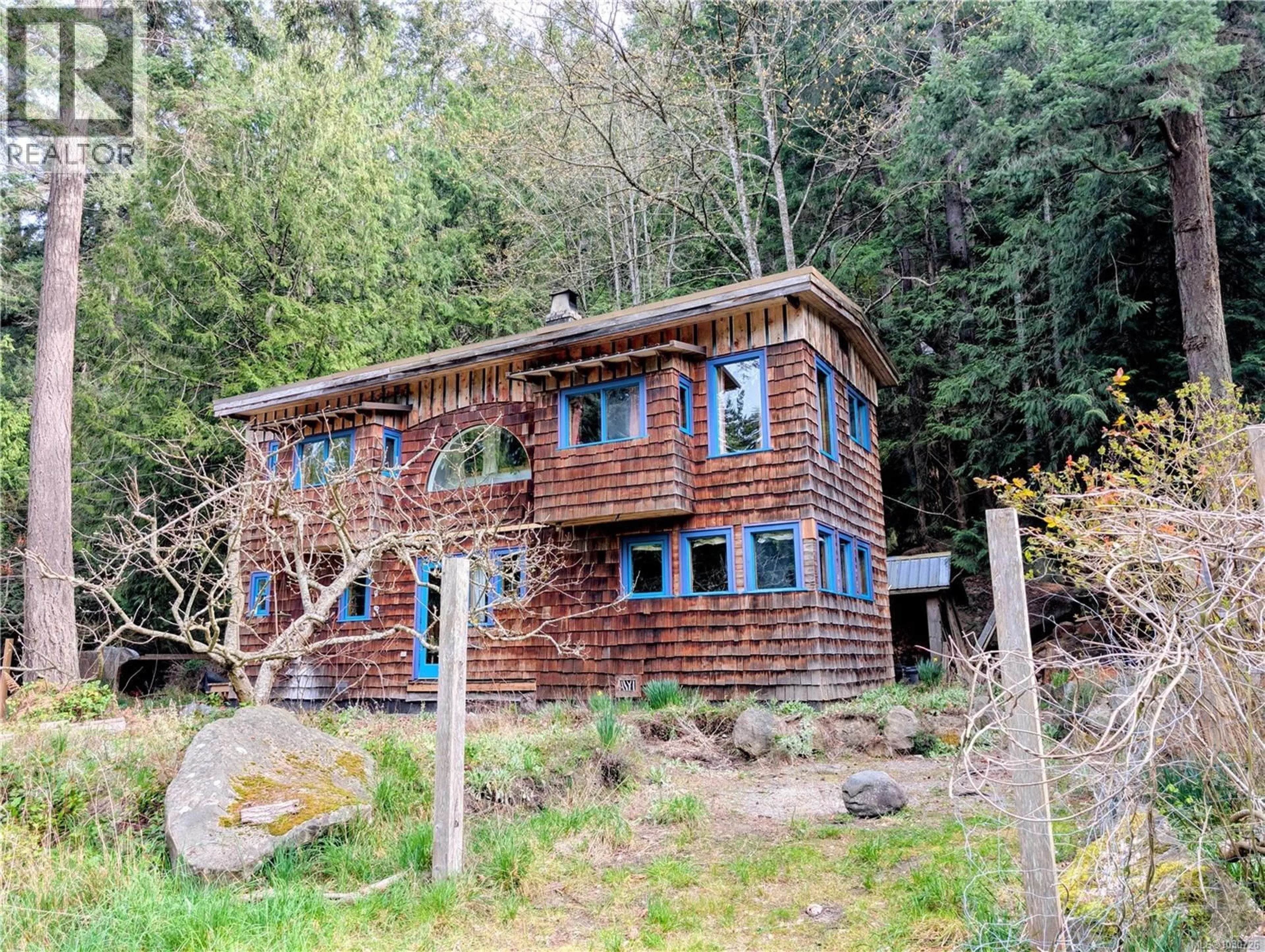 A pic from outside/outdoor area/front of a property/back of a property/a pic from drone, building for 948 HARRISON WAY, Gabriola Island British Columbia V0R1X2