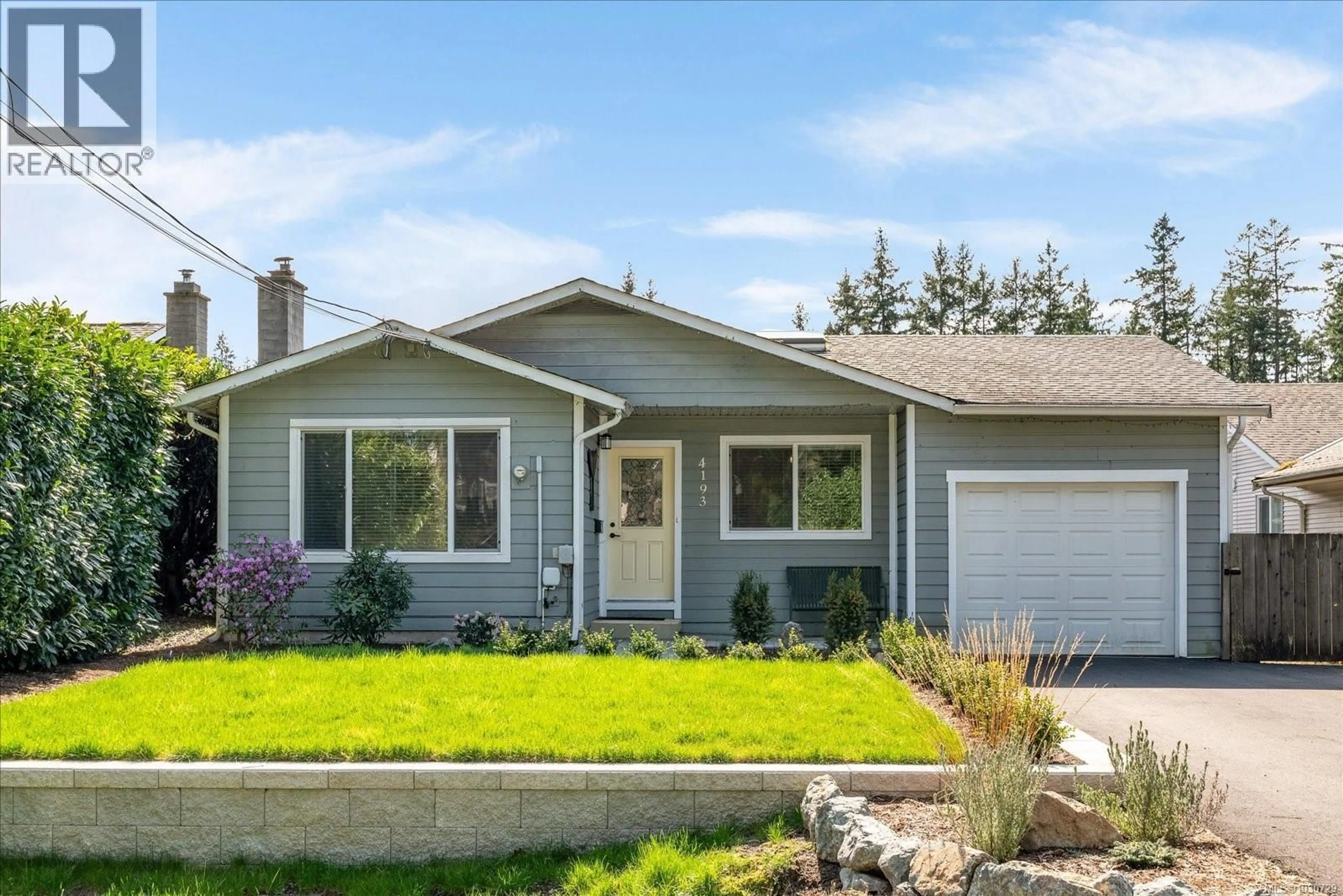 Home with vinyl exterior material, street for 4193 CLUBHOUSE DRIVE, Nanaimo British Columbia V9T4H8