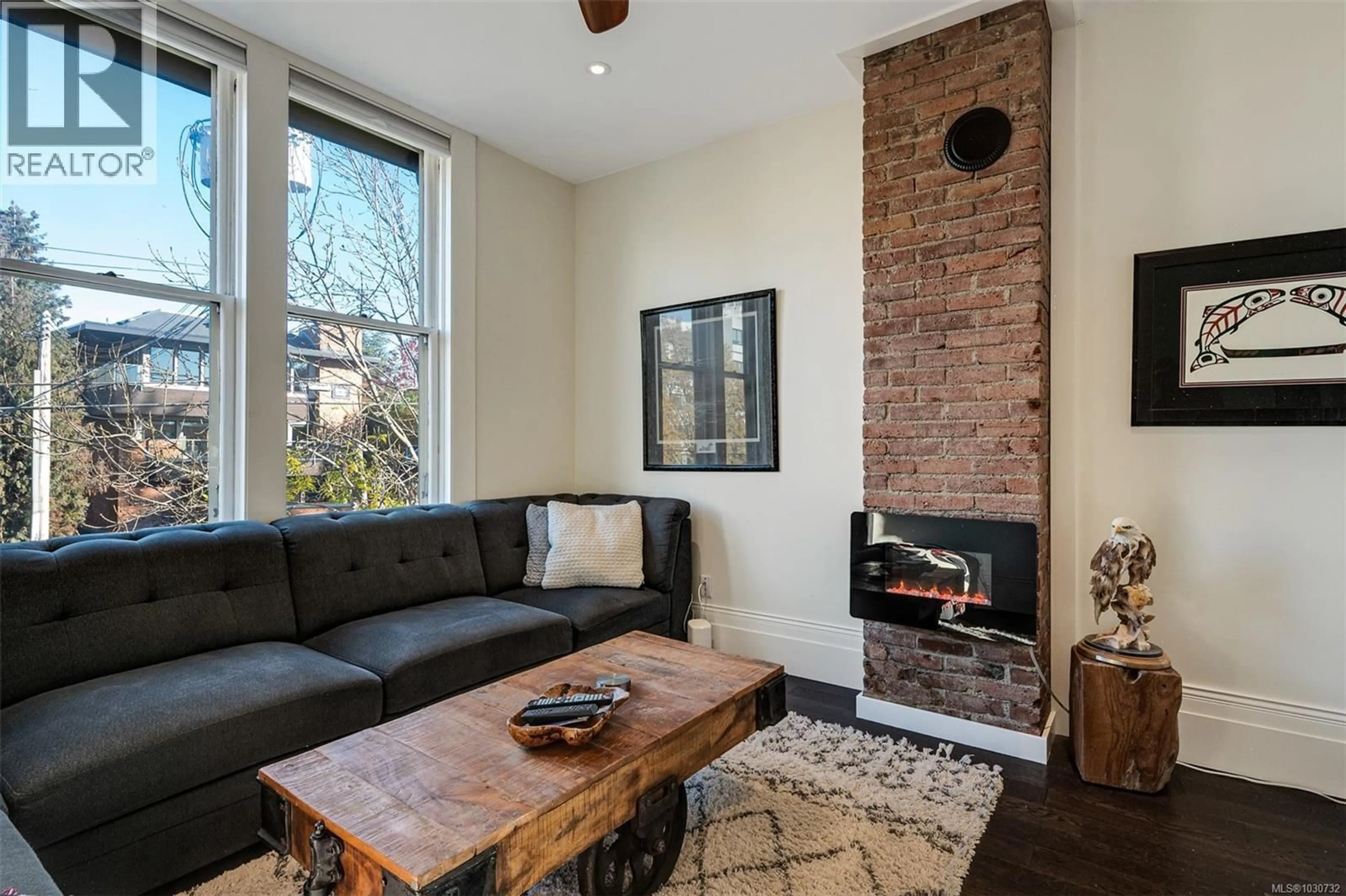 Living room with furniture, unknown for 1141 FORT STREET, Victoria British Columbia V8V3K9