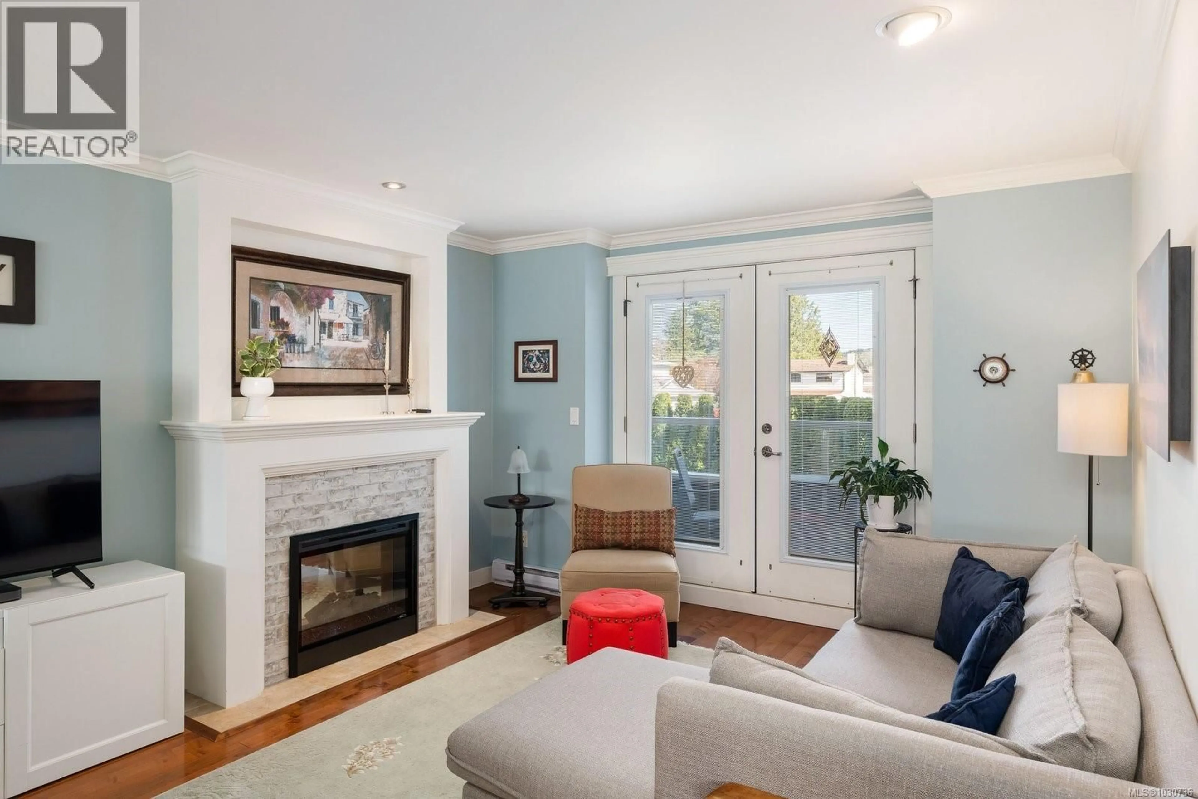 Living room with furniture, unknown for 531 HEATHERDALE LANE, Saanich British Columbia V8Z0A4