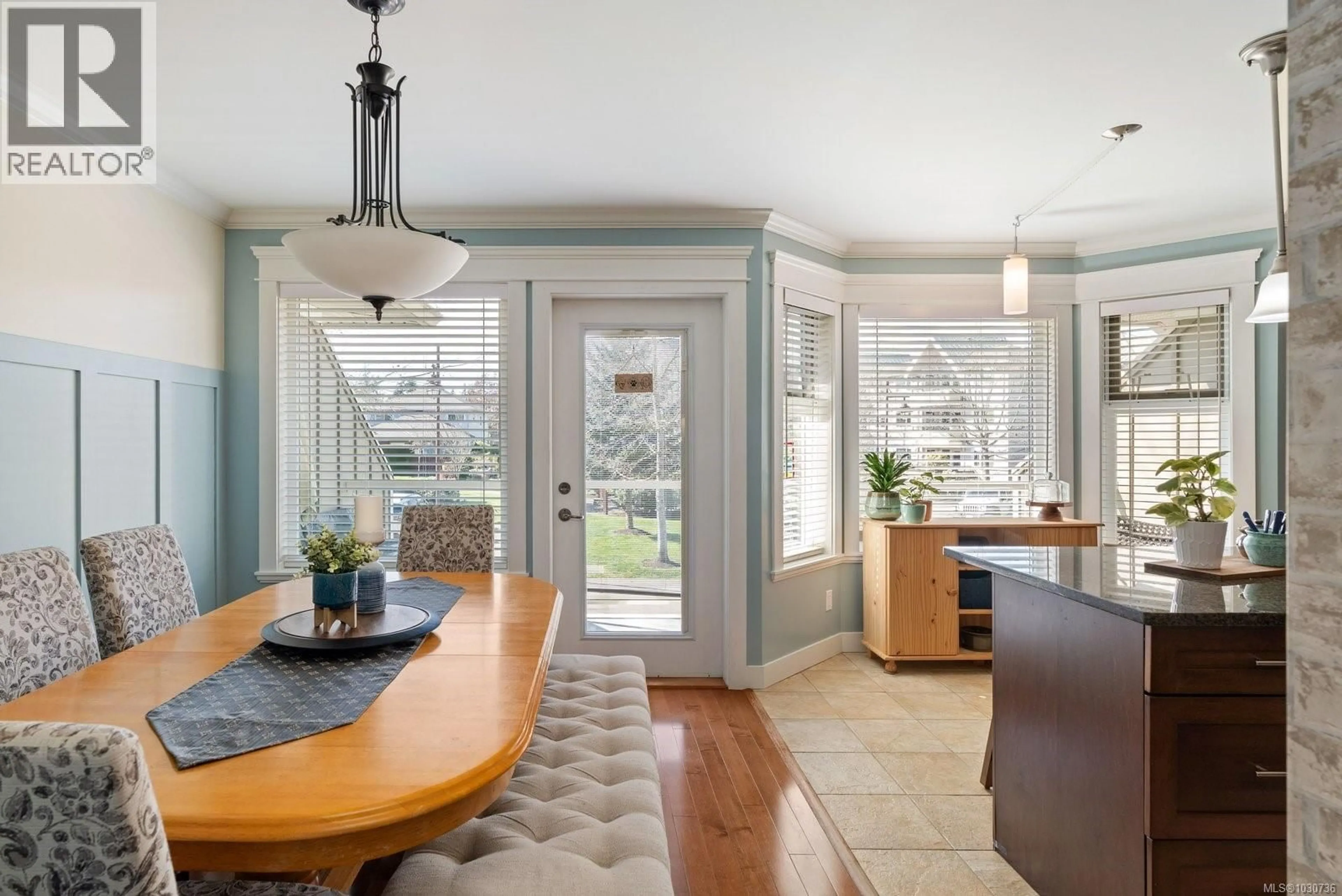 Open concept kitchen, ceramic/tile floor for 531 HEATHERDALE LANE, Saanich British Columbia V8Z0A4