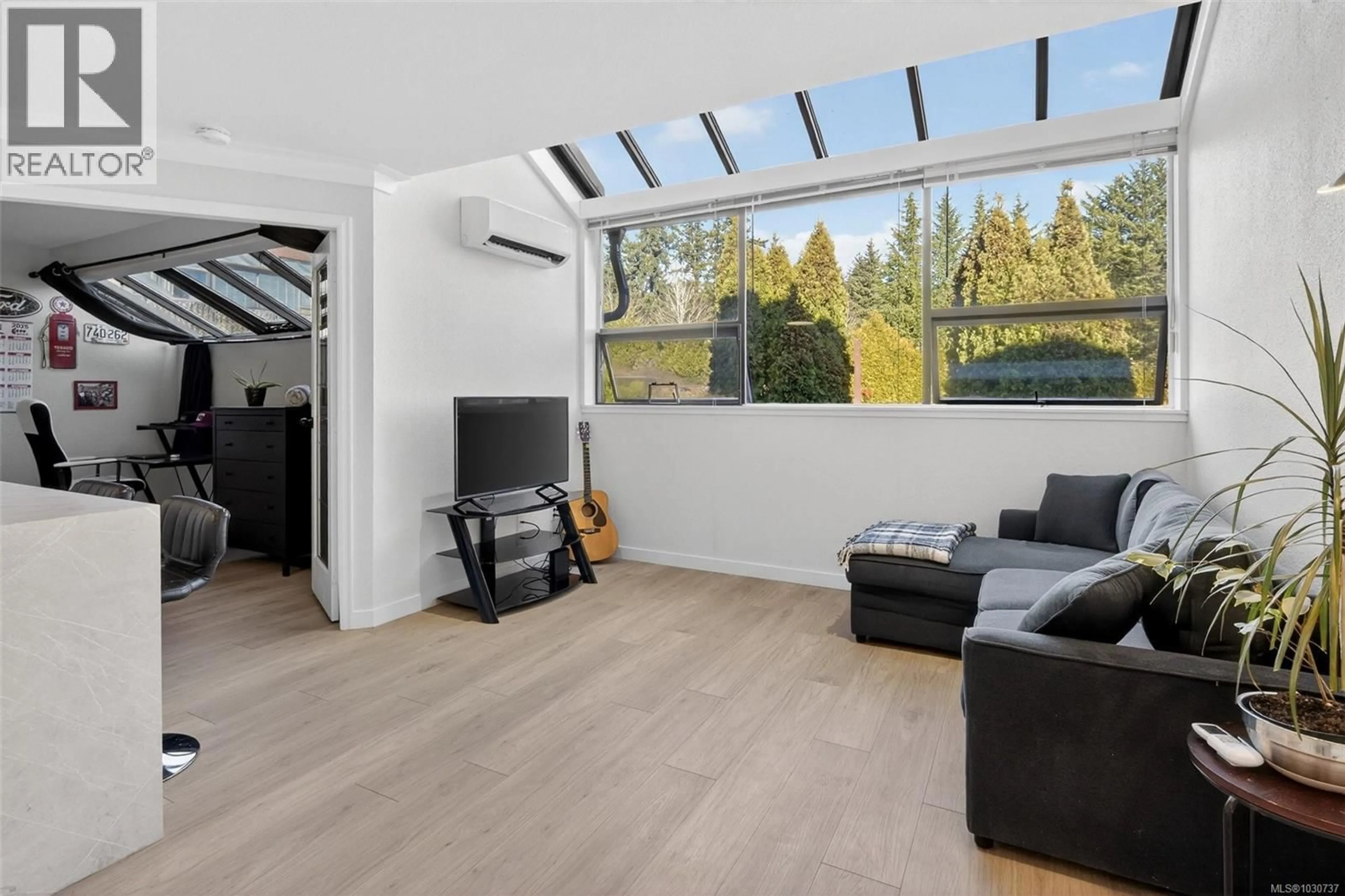 Unknown for 550B - 4678 ELK LAKE DRIVE, Saanich British Columbia V8Z5M1