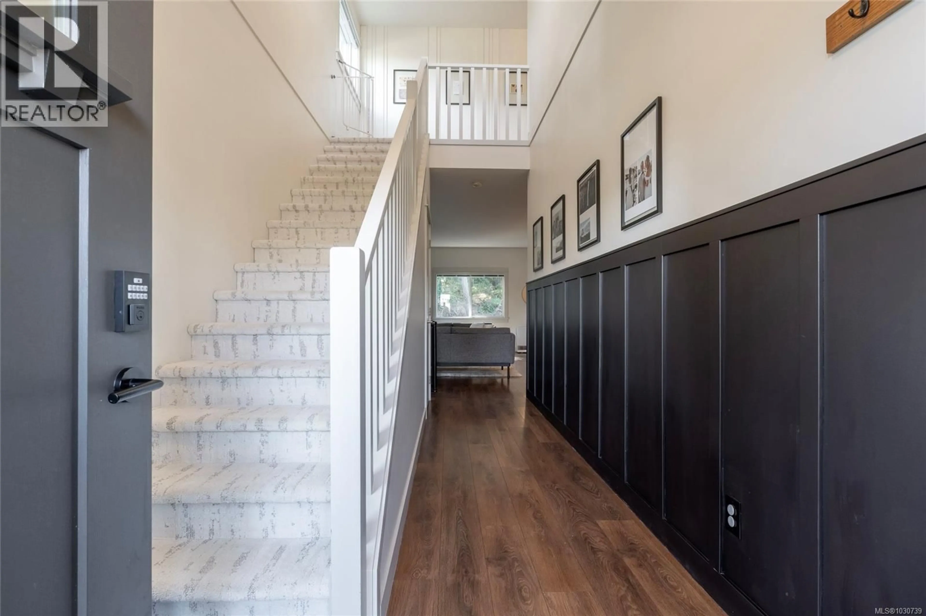 Indoor foyer for 2398 LUND ROAD, View Royal British Columbia V9B6V5