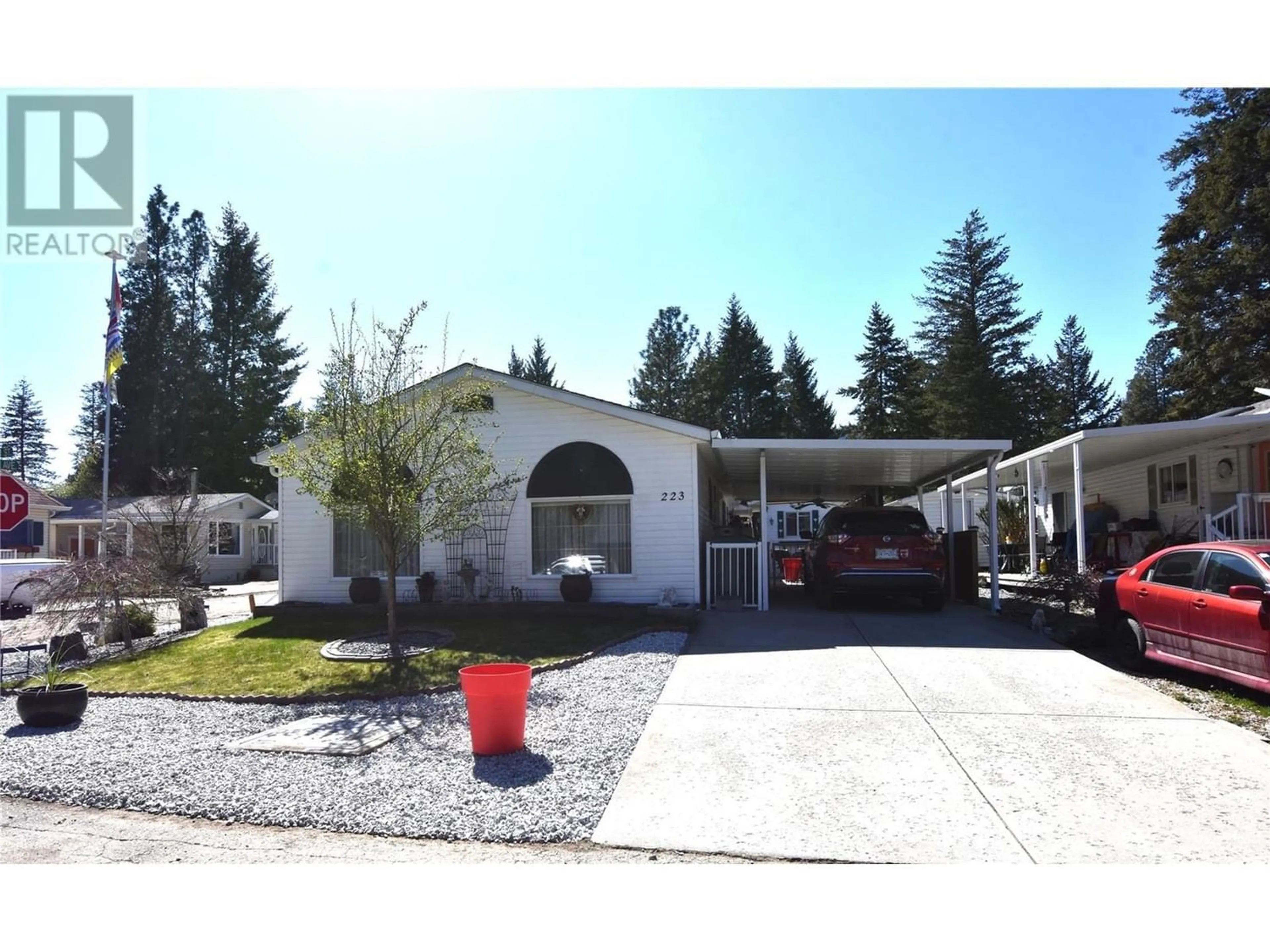 Home with vinyl exterior material for 223 Cougar Street, Vernon British Columbia V1H2A1
