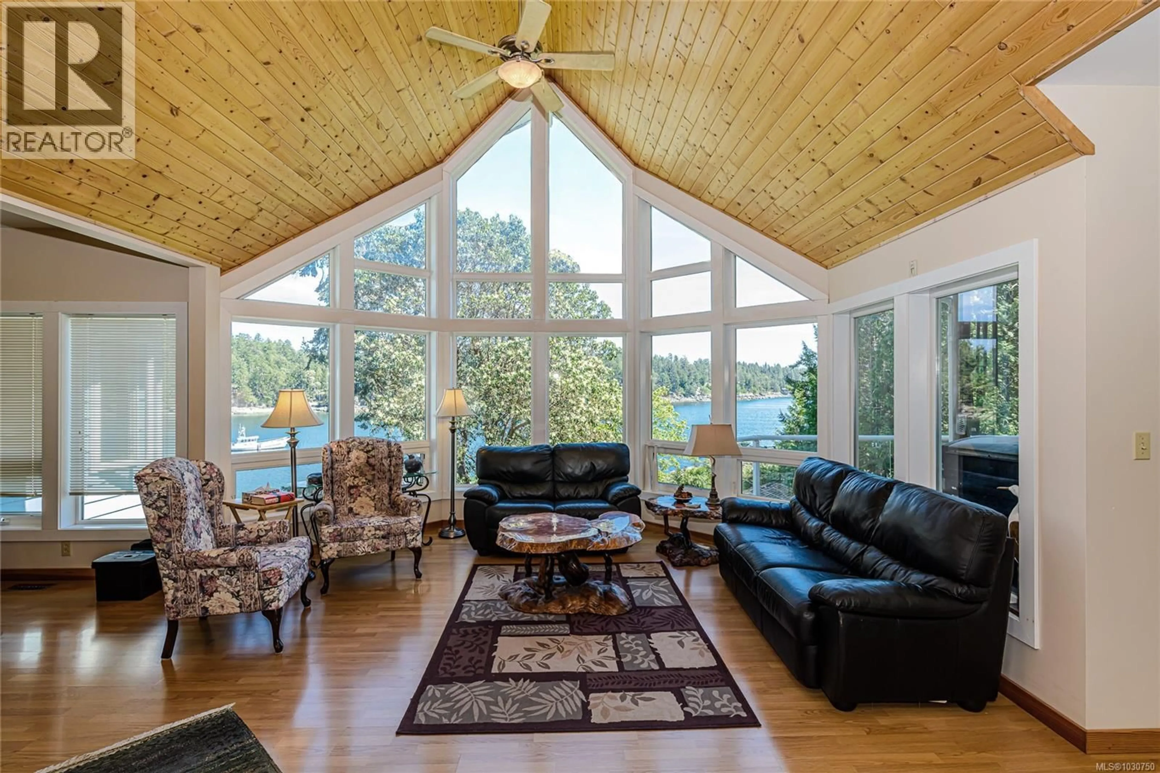 Living room with furniture, wood/laminate floor for 207 WELBURY DRIVE, Salt Spring British Columbia V8K2L7