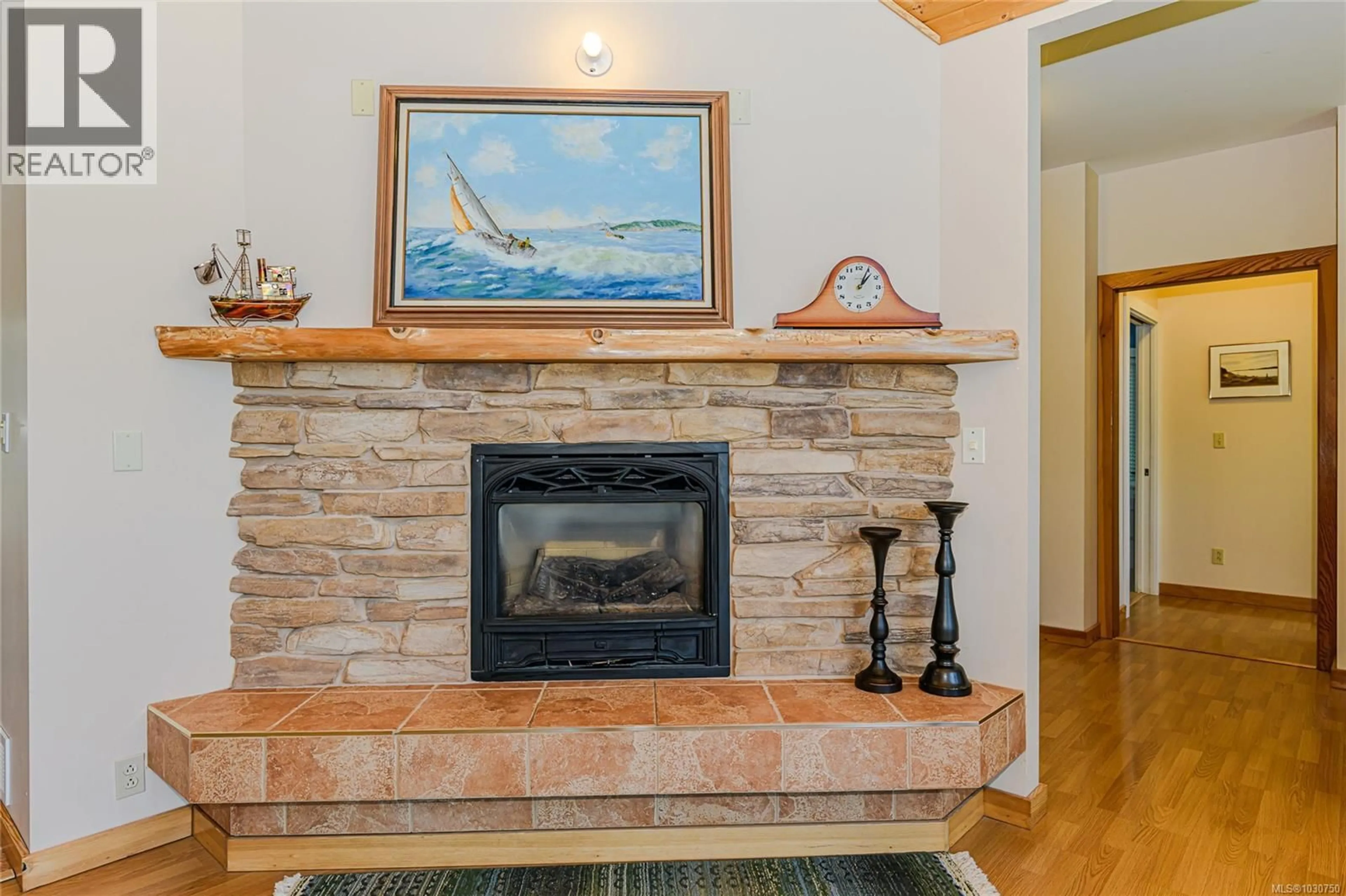 Indoor entryway for 207 WELBURY DRIVE, Salt Spring British Columbia V8K2L7