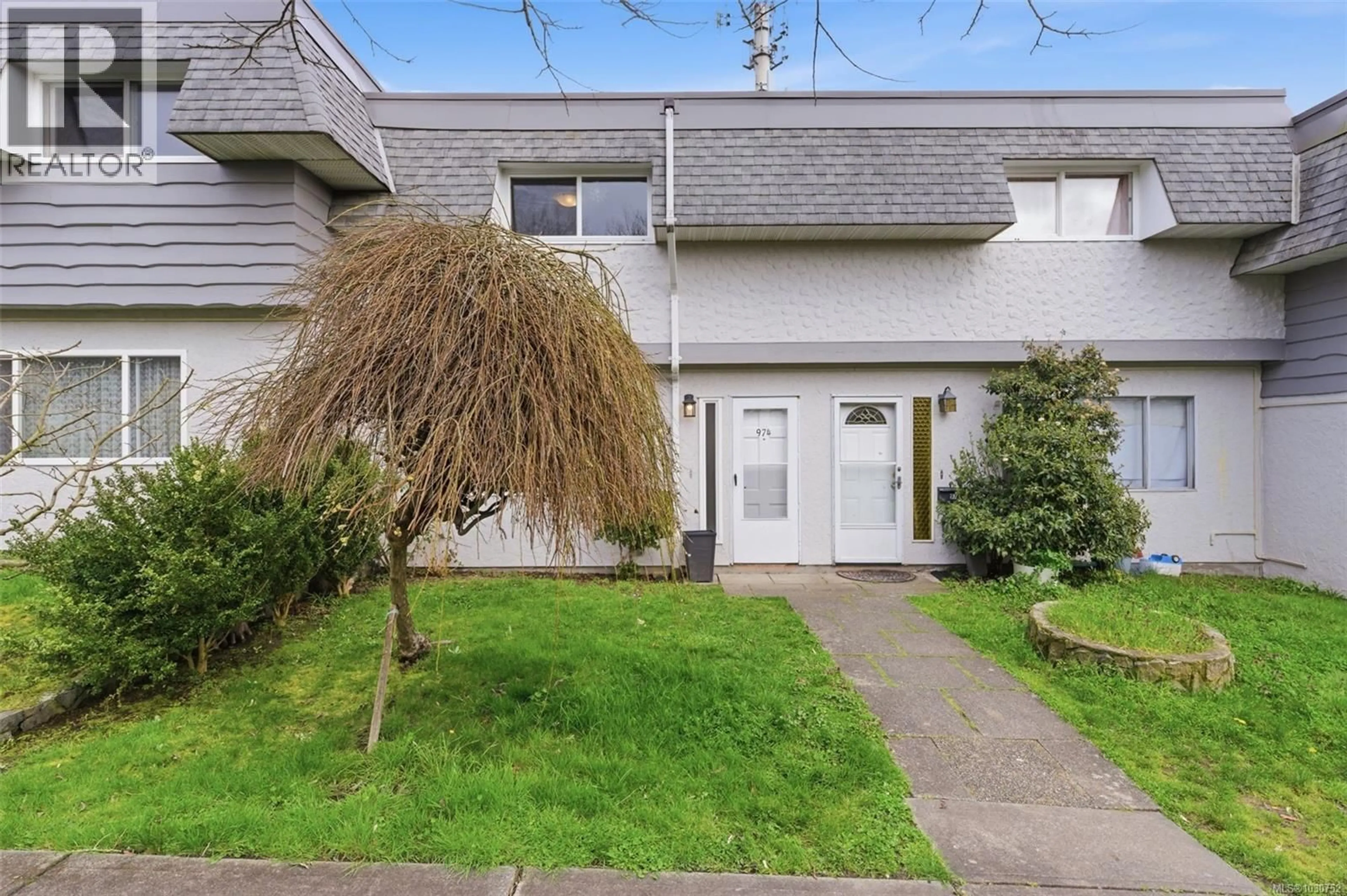 A pic from outside/outdoor area/front of a property/back of a property/a pic from drone, street for 976 MARKET STREET, Victoria British Columbia V8T2E9