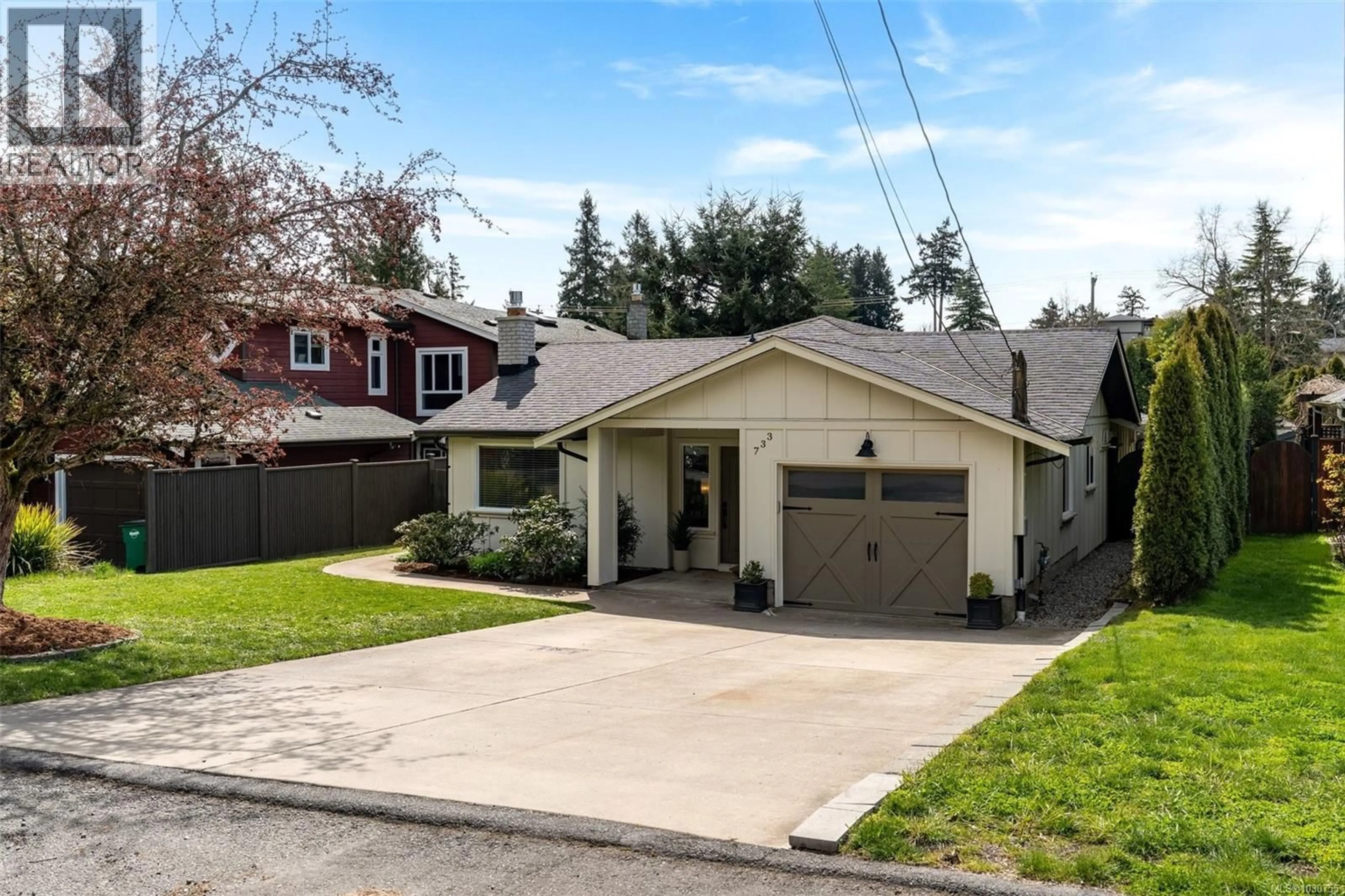 Unknown for 733 MILLER AVENUE, Saanich British Columbia V8Z3C9