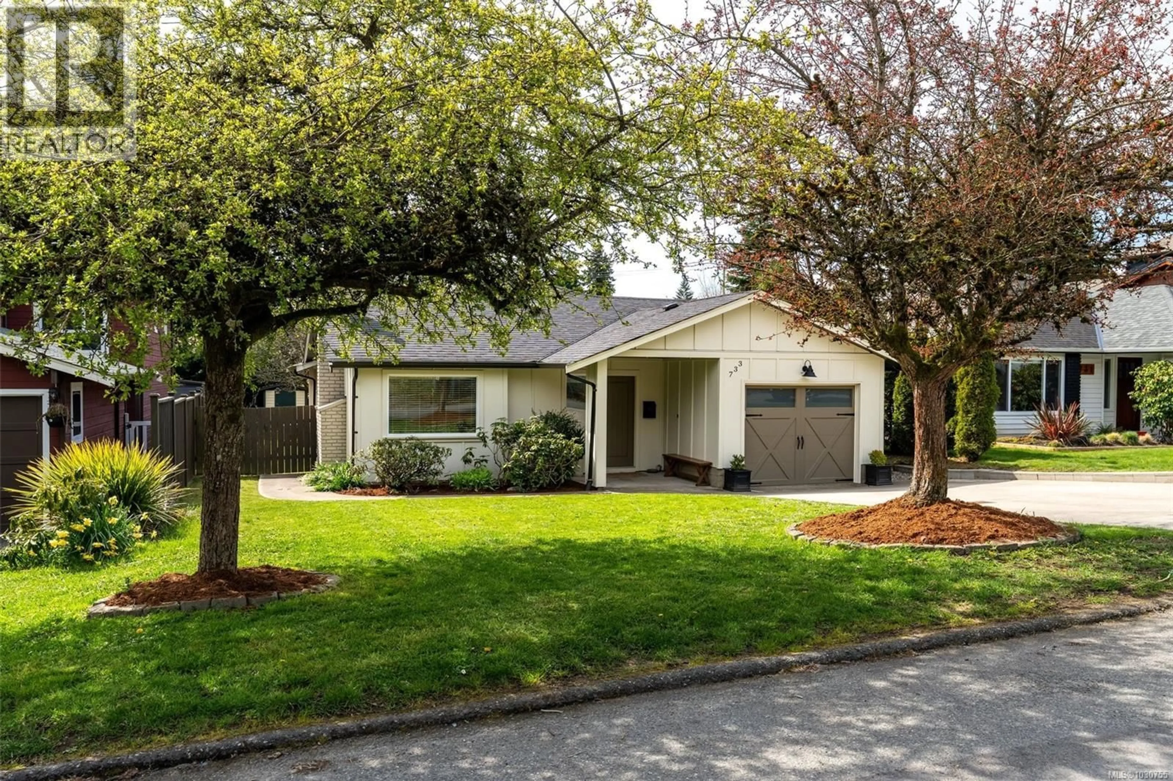 Home with vinyl exterior material, street for 733 MILLER AVENUE, Saanich British Columbia V8Z3C9