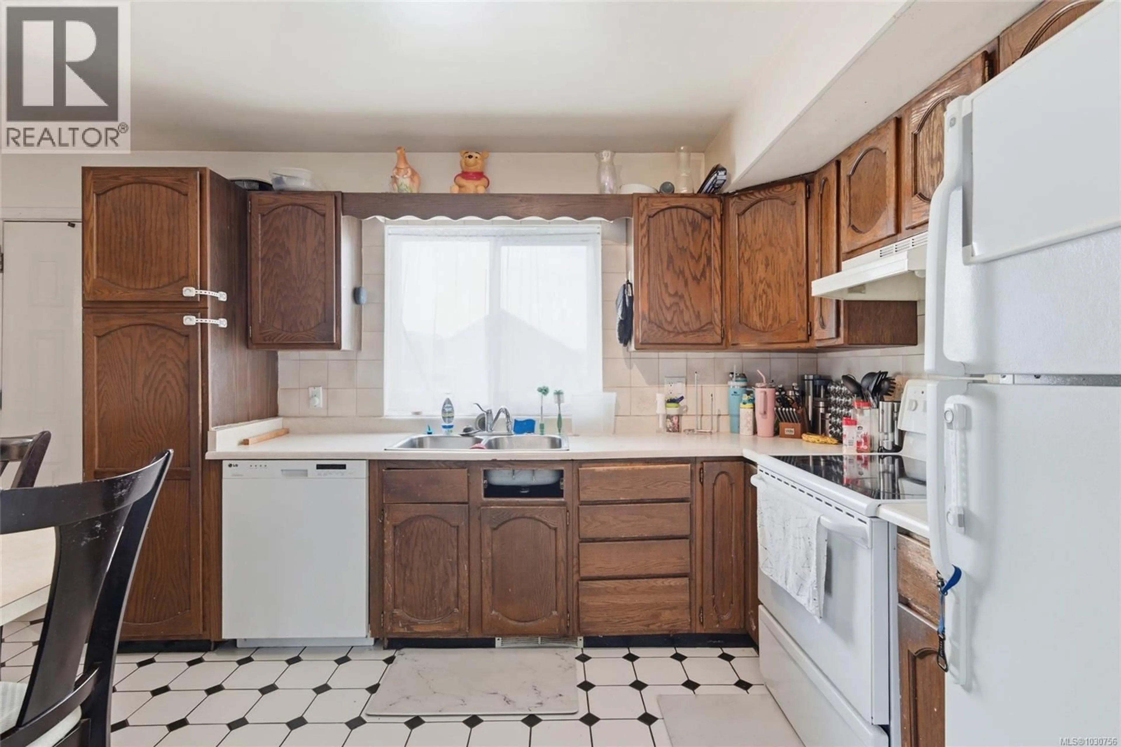 Standard kitchen, ceramic/tile floor for 4090 WOOD AVENUE, Port Alberni British Columbia V9Y7S6