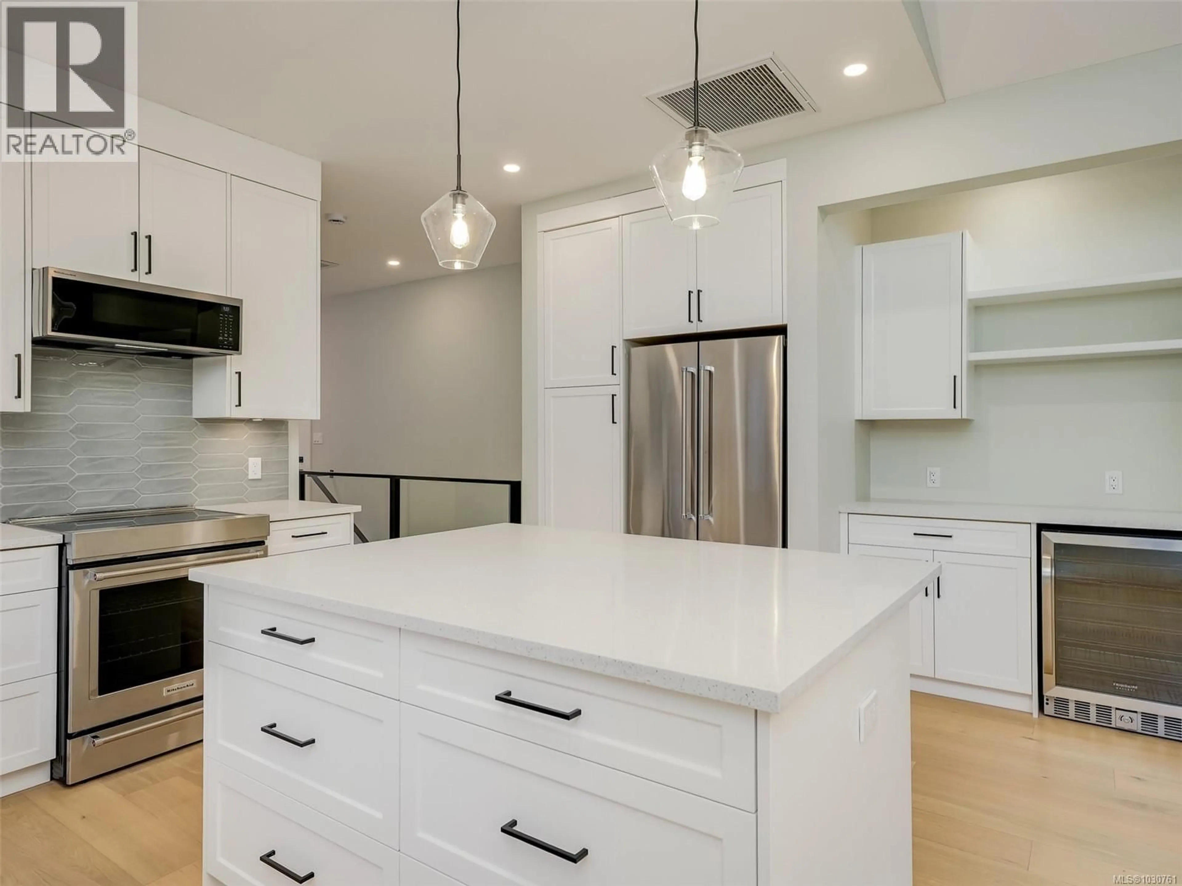 Open concept kitchen, unknown for 10950 CHALET ROAD, North Saanich British Columbia V8L5M2