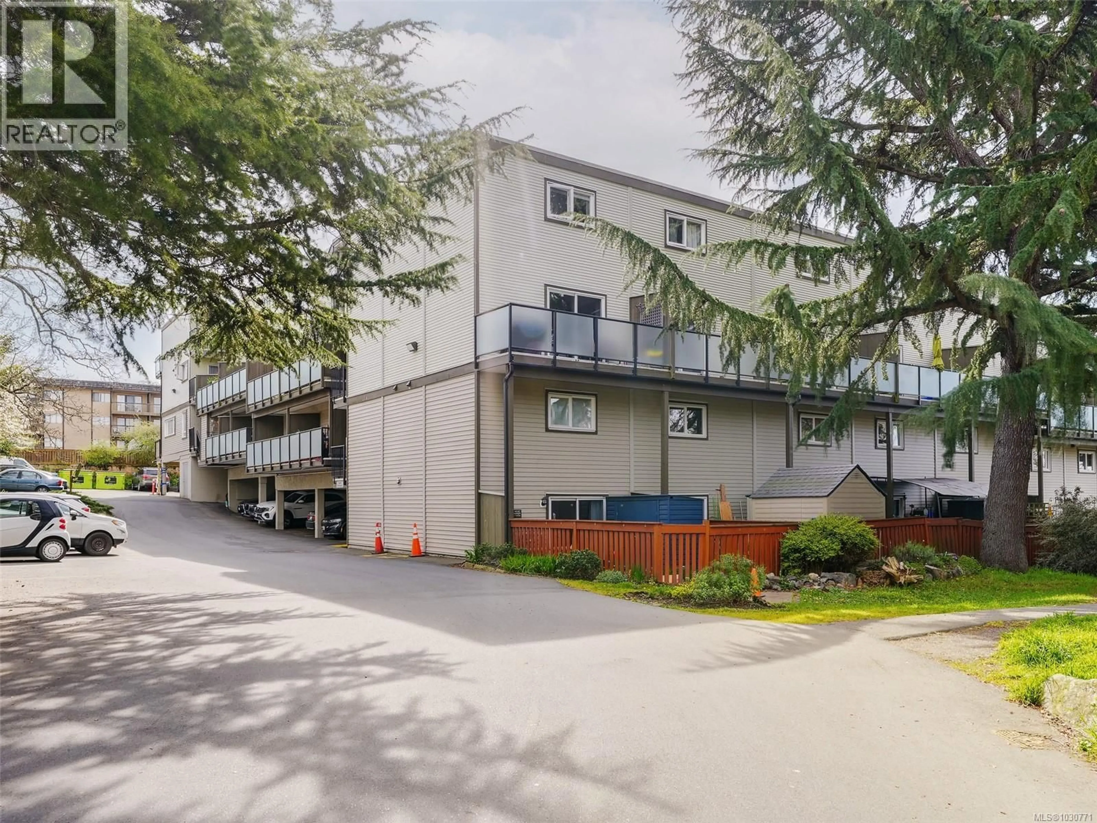 Unknown for 201 - 991 CLOVERDALE AVENUE, Saanich British Columbia V8X2T5