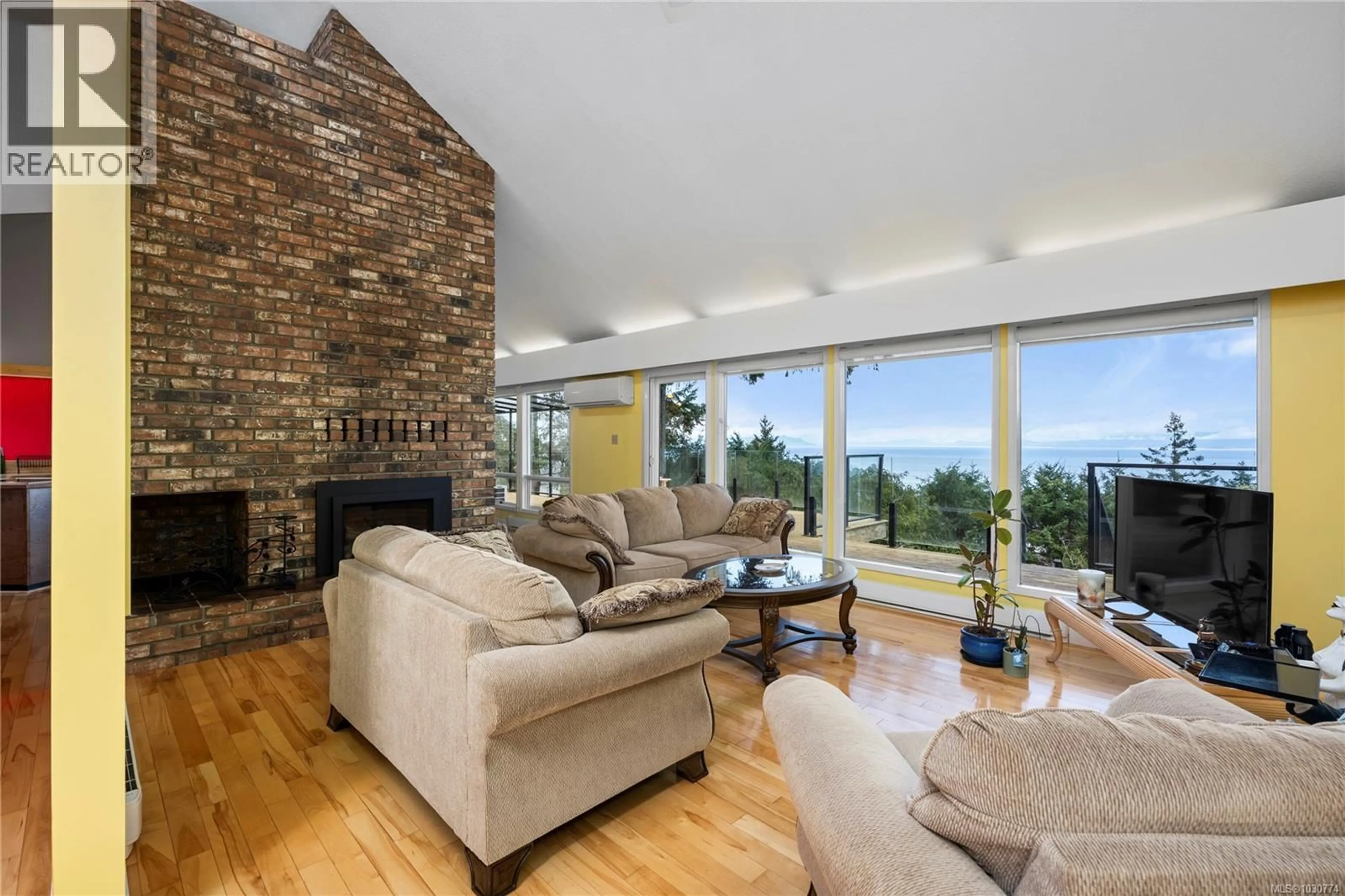 Living room with furniture, unknown for 4864 BLACK BEAR RIDGE, Nanaimo British Columbia V9T6J4