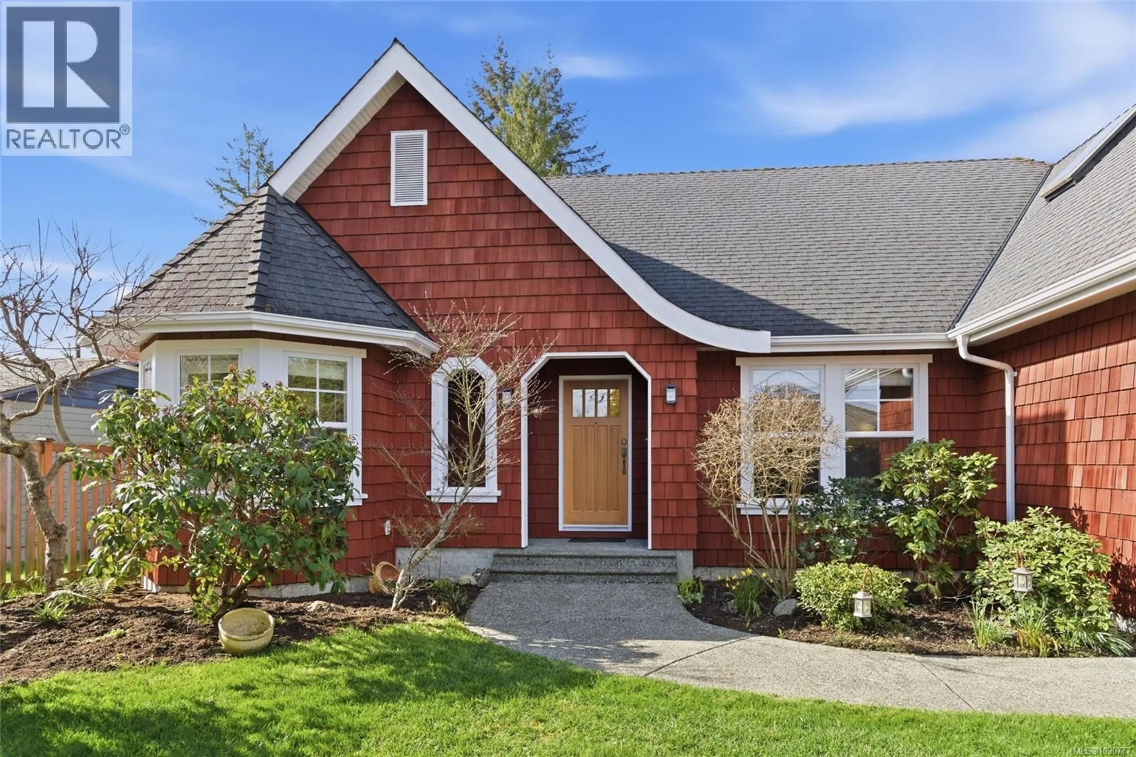 Home with brick exterior material, street for 647 TEMPLE STREET, Parksville British Columbia V9P1B4