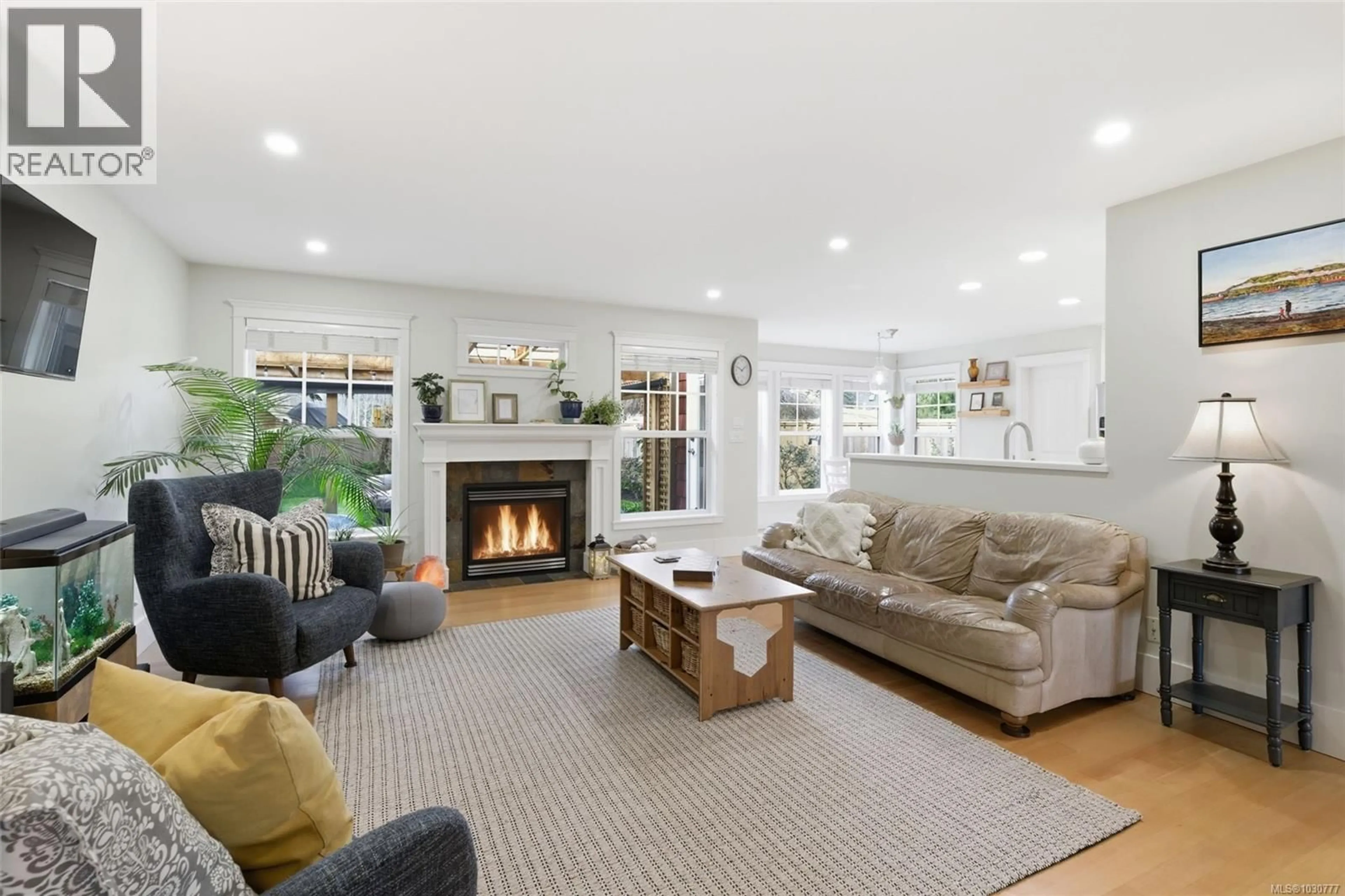 Living room with furniture, unknown for 647 TEMPLE STREET, Parksville British Columbia V9P1B4